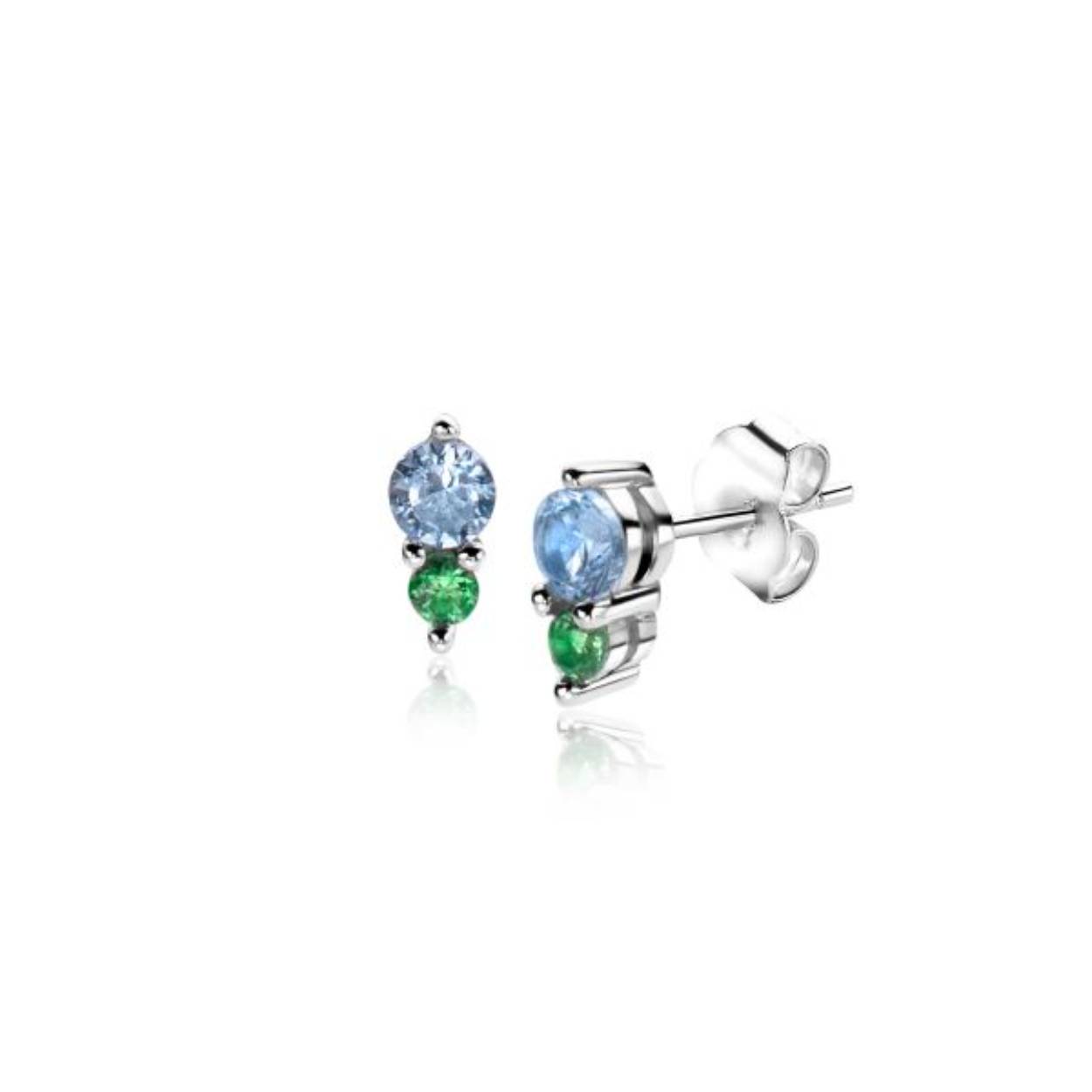 ZINZI zilveren oorknopjes 6mm, bezet met een blauwe en groene ronde zirconia. Deze schitterende oorknopjes zijn vervaardigd van eerste gehalte zilver (925) en voorzien van een extra rodiumlaag voor een langdurige glans