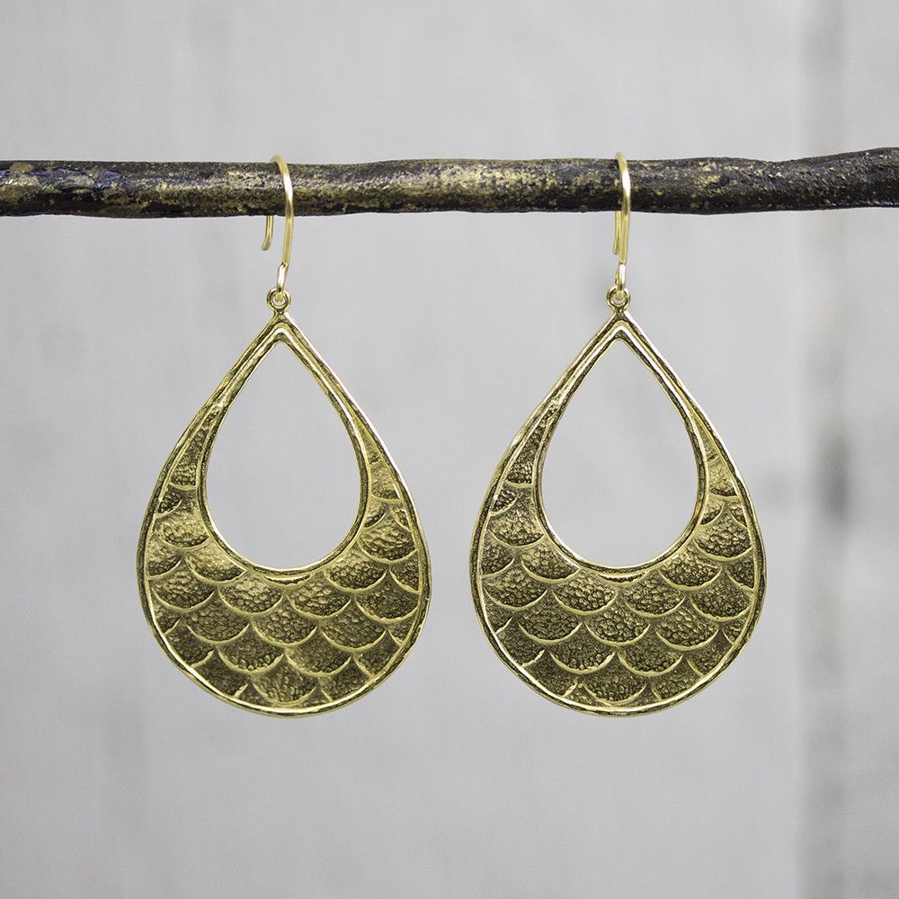 Oorhanger gemaakt van 925 sterling zilver en zilver verguld. Grote oorbellen zijn de trend van het voorjaar, het mag zelfs "over-the-top".