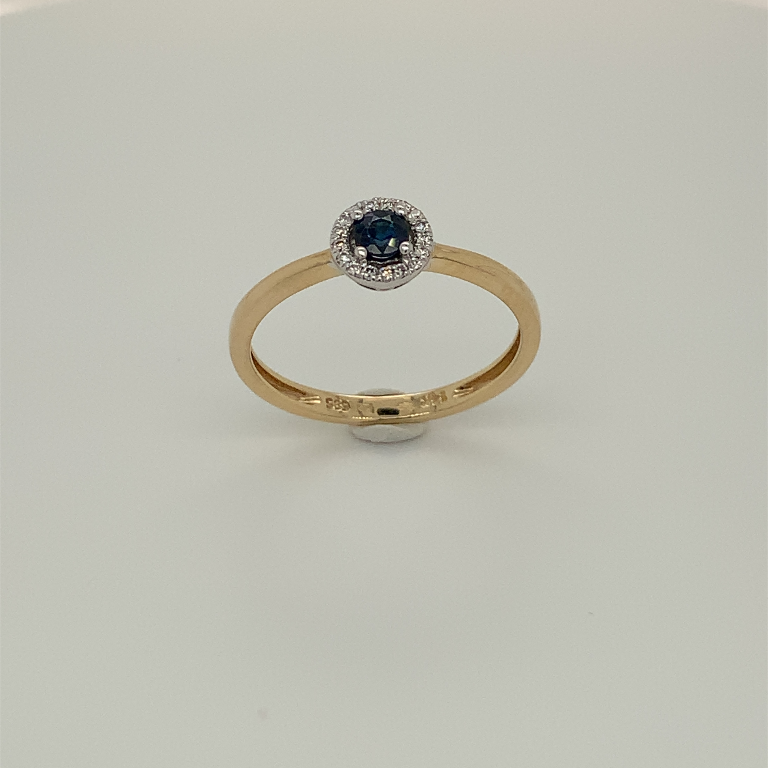 Mooie 14krt gouden ring met briljant en saffier 17-0.05/1-0.21 crt