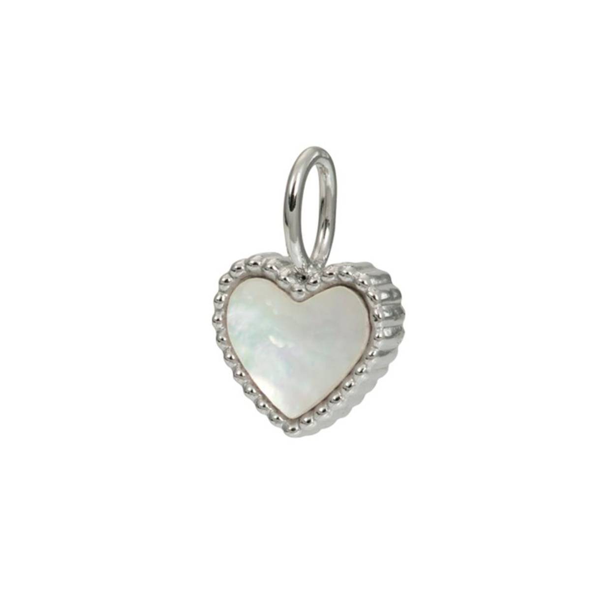De iXXXi pendant Love is gemaakt van stainless steel. De hanger heeft de vorm van een hart en is aan één kant ingelegd met witkleurige shell. De pendant Love heeft een afmeting van 16mm. Mix en match en speel met bijvoorbeeld meerdere zilverkleurige pendants aan jouw iXXXi ketting. De pendant Love is ook verkrijgbaar in de platingkleuren goud en rosé goud.