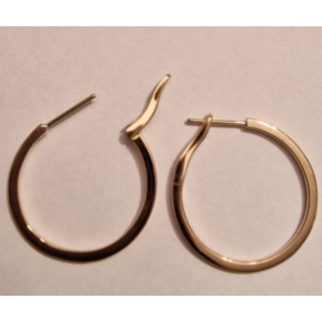 14k geelgouden oorring met klapmechaniek 24.8x1.1 mm