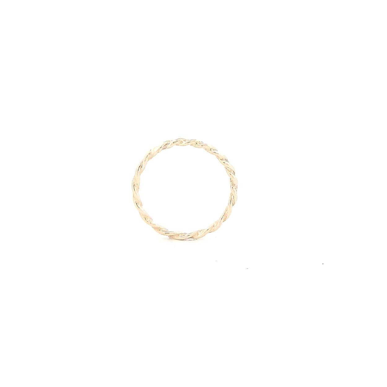 Smalle gouden aanschuifring van 1.5mm. Mooi om een bestaande ring mee uit te breiden door er 1 of 2 ringen bij aan te schuiven.

Maak een afspraak en kom deze ring passen! Of bestel haar gelijk, dan sturen we deze mooi verpakt naar je toe.