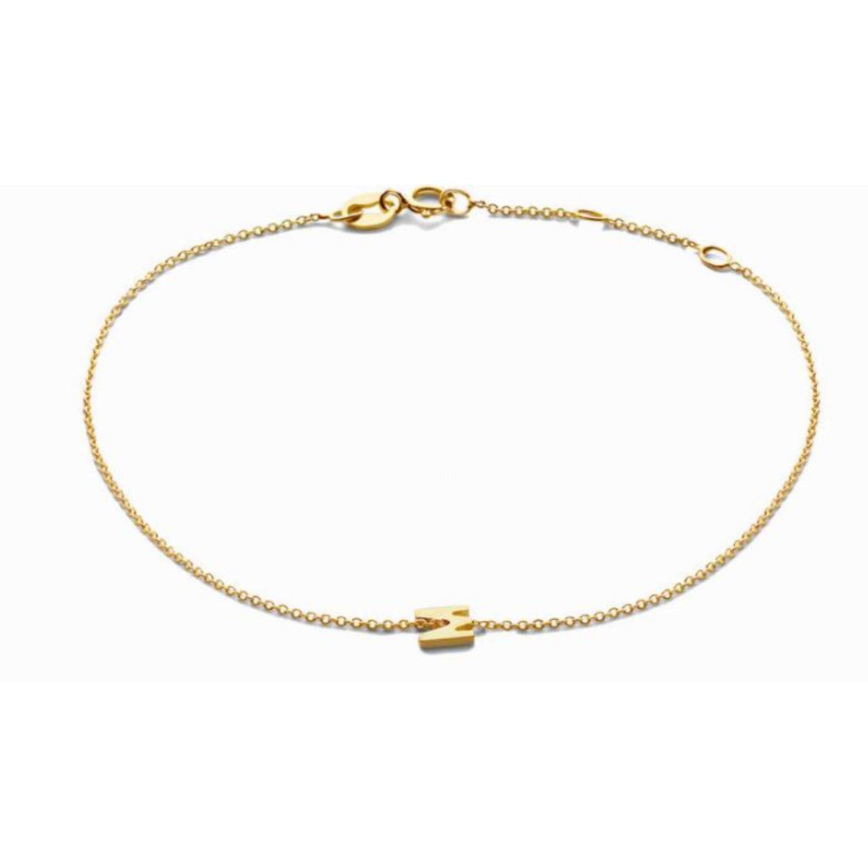 Met deze Just Franky Love Letter Bracelet 1 Initial draag je jouw geliefde altijd dicht bij je hart. Kies een initiaal van je ‘loved one’ en stel jouw perfecte Just Franky armband samen. Deze armband is verkrijgbaar in 14k geel-, wit- of rosègoud. 