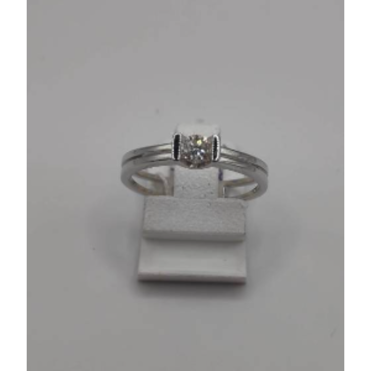 Wit gouden ring met diamant