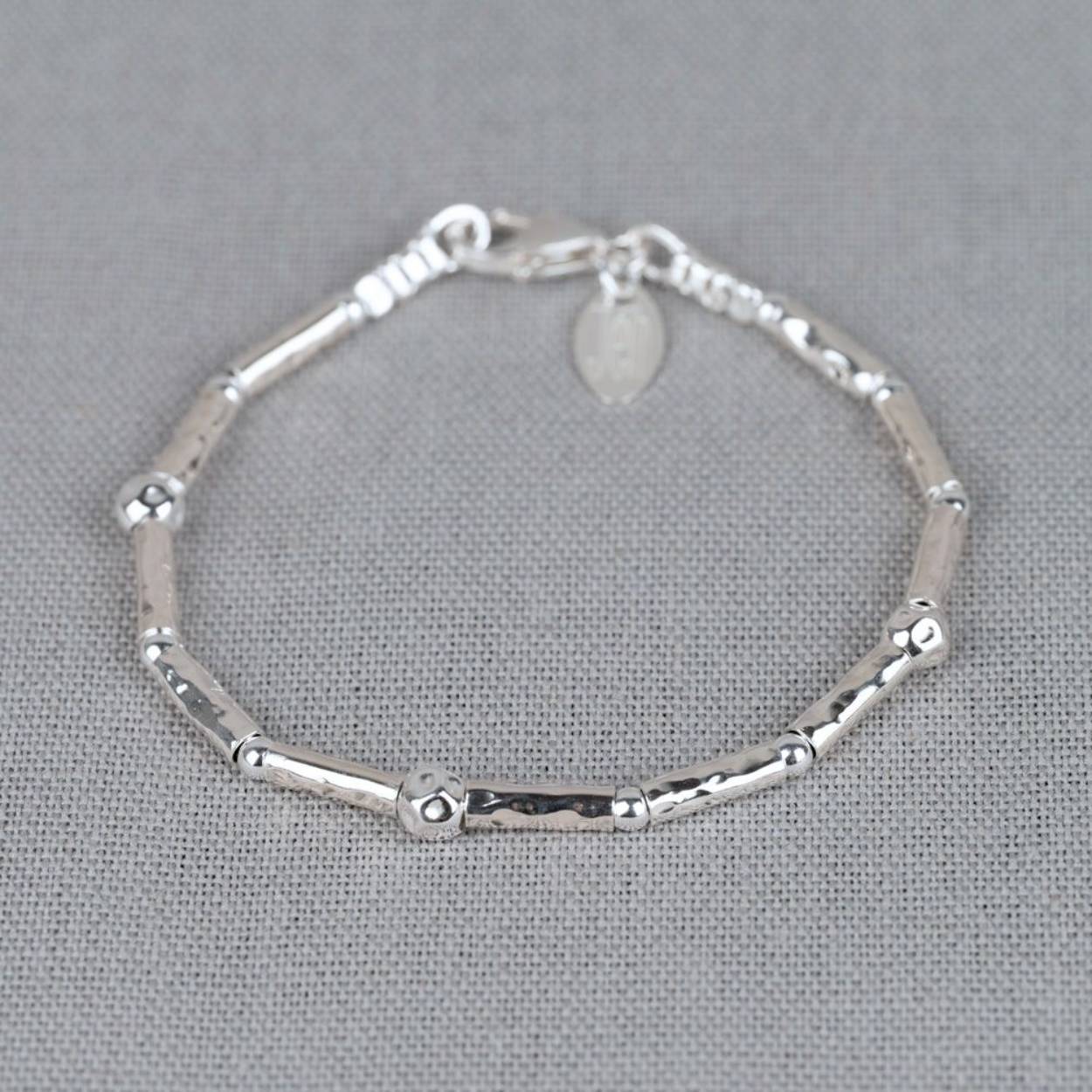 Armband gemaakt van 925 sterling zilveren balletjes en buisjes. Combineer deze armband met het bijpassende collier!
