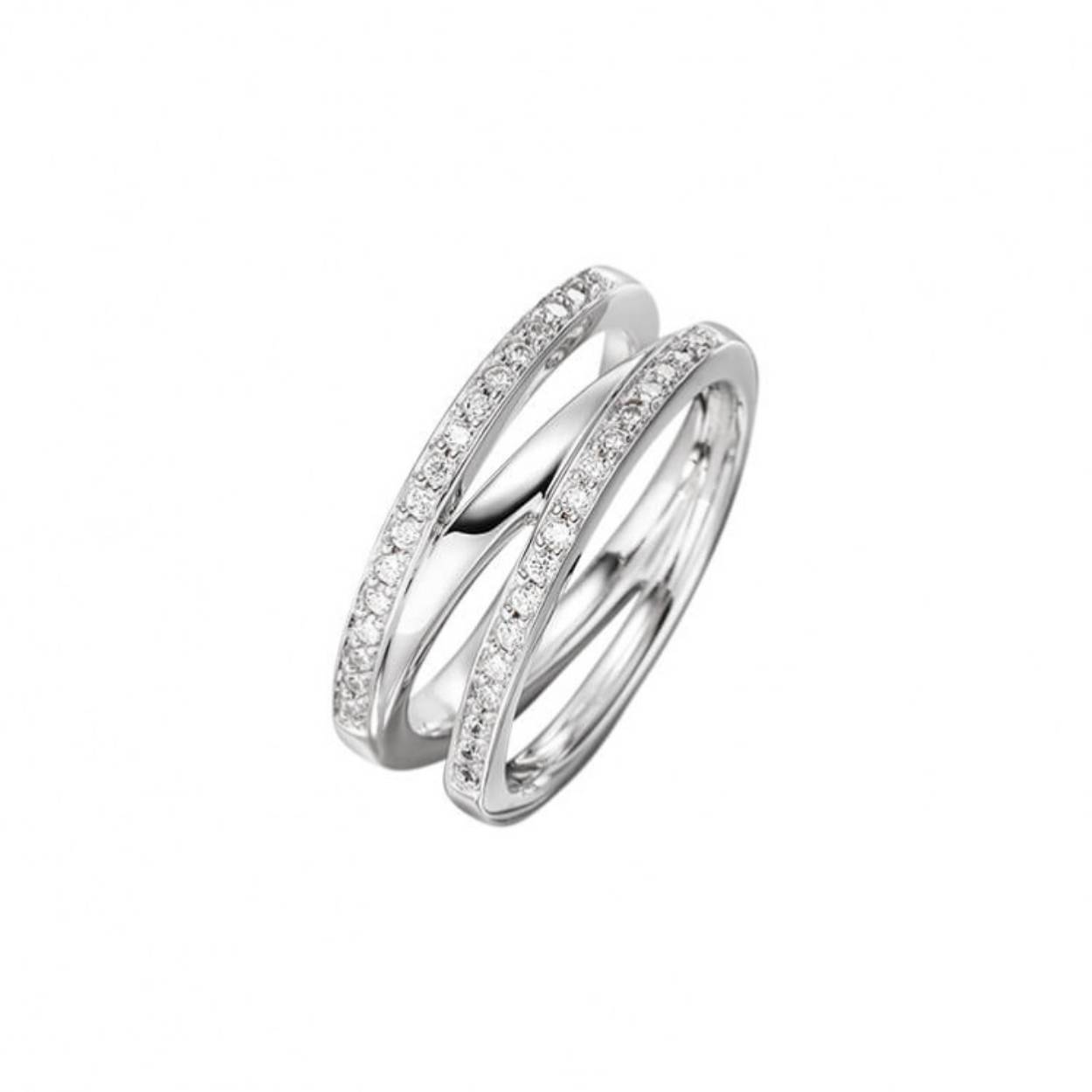 Deze prachtige zilveren ring van Viventy is bezet met zirkonia. De maat van de ring is 56. Heeft u interesse in een andere maat? Neem dan contact met ons op.