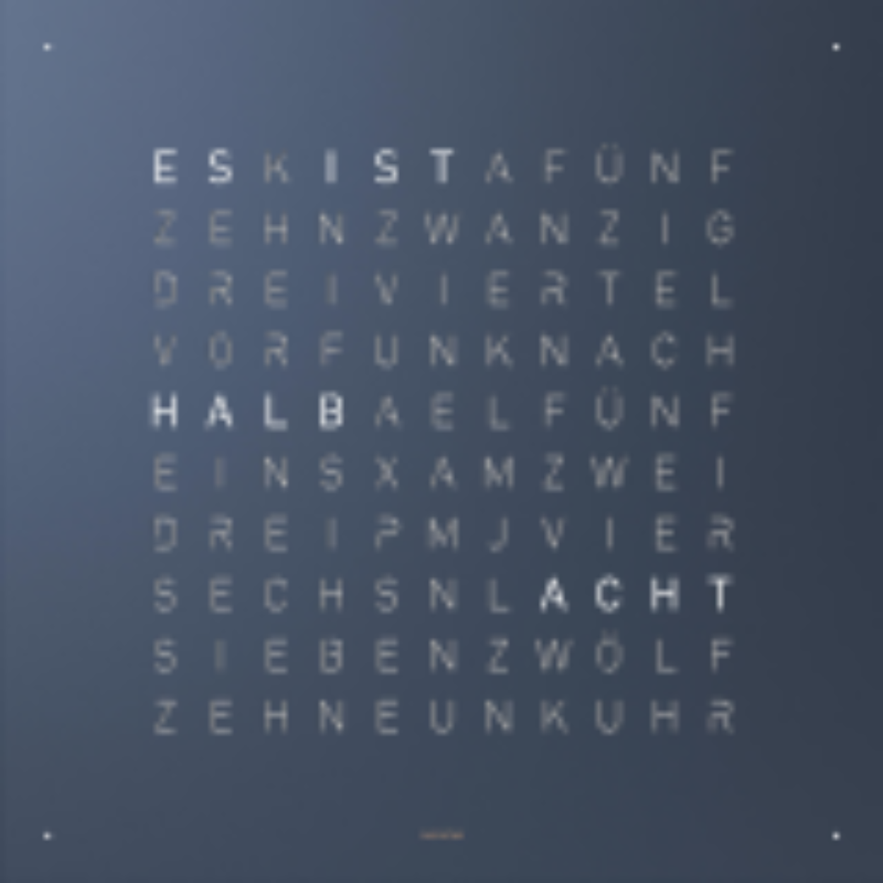 QLOCKTWO Earth 45 Universe Edition Midnight Blue NL. Een ode aan de maan het heelal.

Midnight blue frontcover, poedercoat, op een corpus (zijkanten) met midnight blue finish.

Gelimiteerde serie van 900 stuks