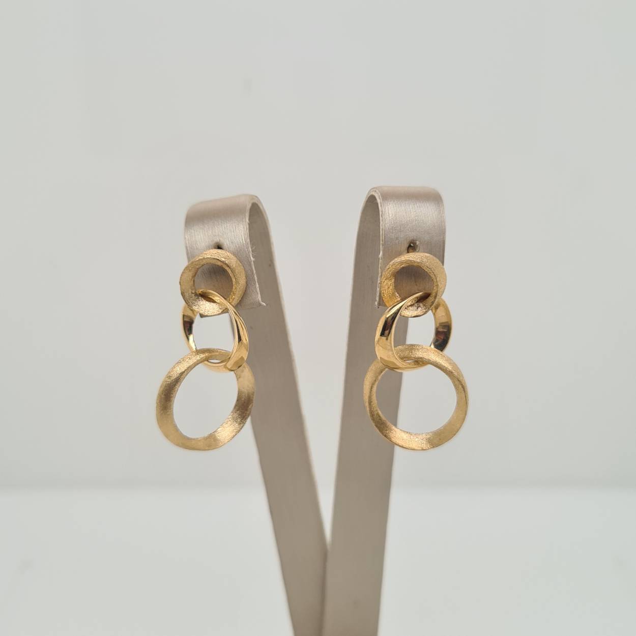 Prachtige 14 karaat gouden oorsieraden. 