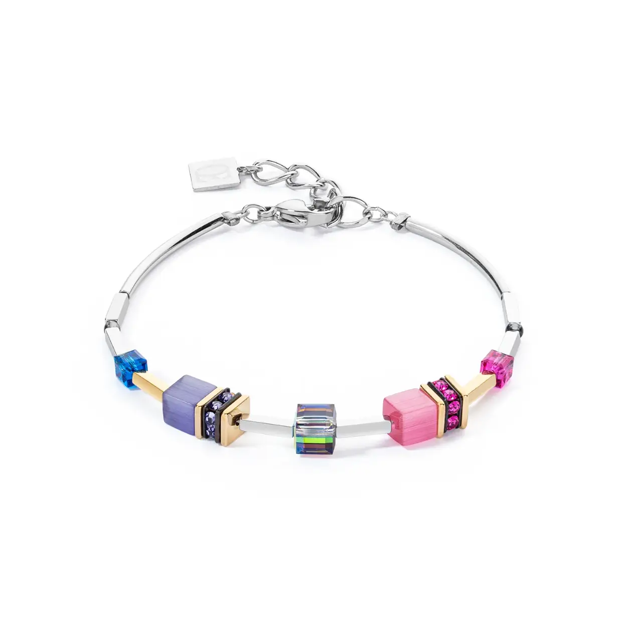 De GeoCUBE® Iconic Lite-armband in regenboogzilver is de perfecte mix van lichtheid en elegantie met een casual touch. Het belichaamt op slimme wijze de samensmelting van hoogwaardige materialen en tijdloze ontwerpen, typisch voor COEUR DE LION. Het hart van deze armband wordt gevormd door de iconische GeoCUBES®, verkrijgbaar in een breed scala aan must-have kleuren.

Fabrikant: Coeur de Lion
Categorie: damesarmband
Materiaal: Swarovski® kristallen, strass rondel, synthetisch tijgeroog, goud roestvrij staal, roestvrij staal
Kleur: paars, roze, zilver
Lengte: 18,5 cm + 3 cm verlengkettinkje
Dikte: 0,6 cm
Sluiting: roestvrijstalen karabijnsluiting