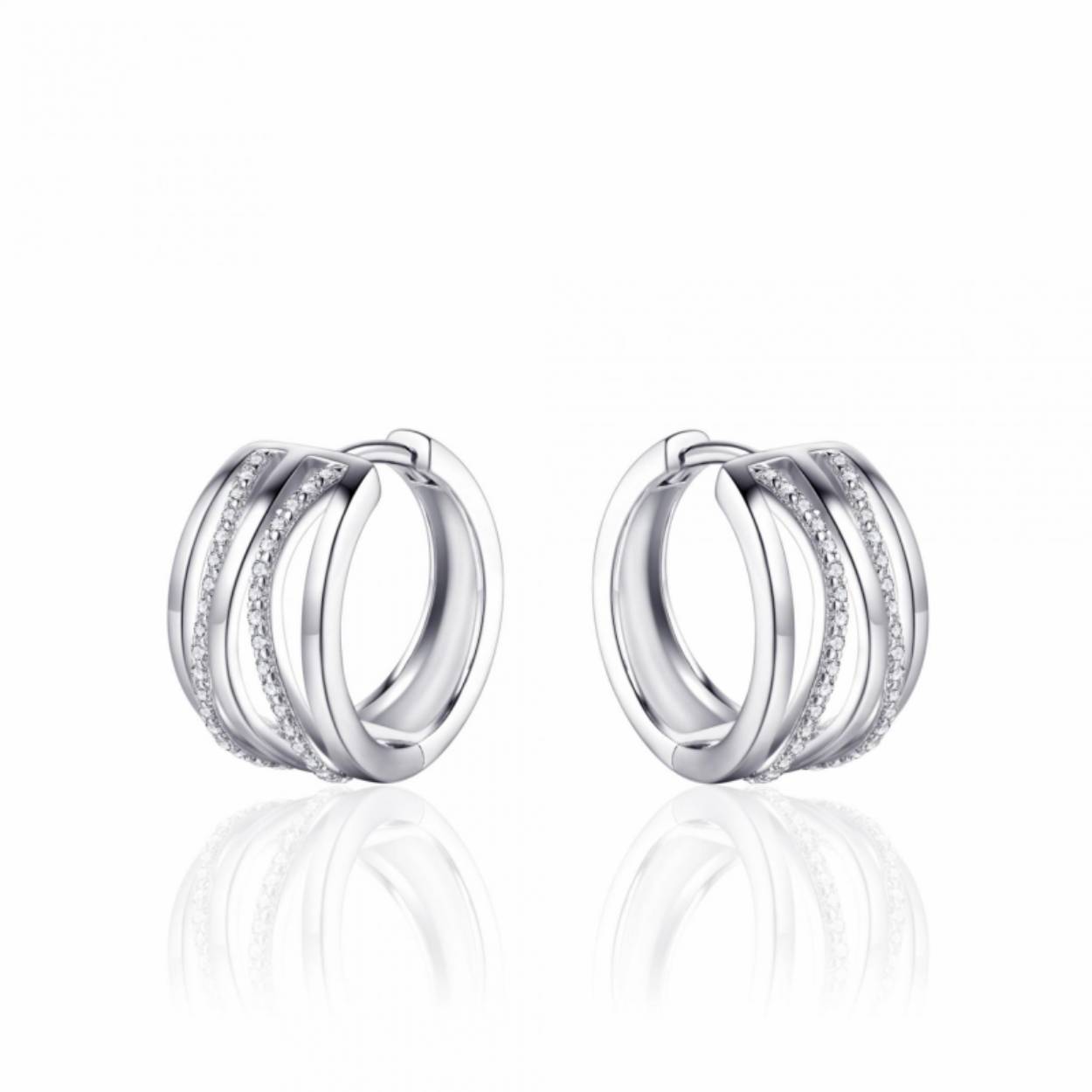 Zilver gerhodineerde oorringen met zirkonia. De oorringen zijn voorzien van een scharniersluiting.