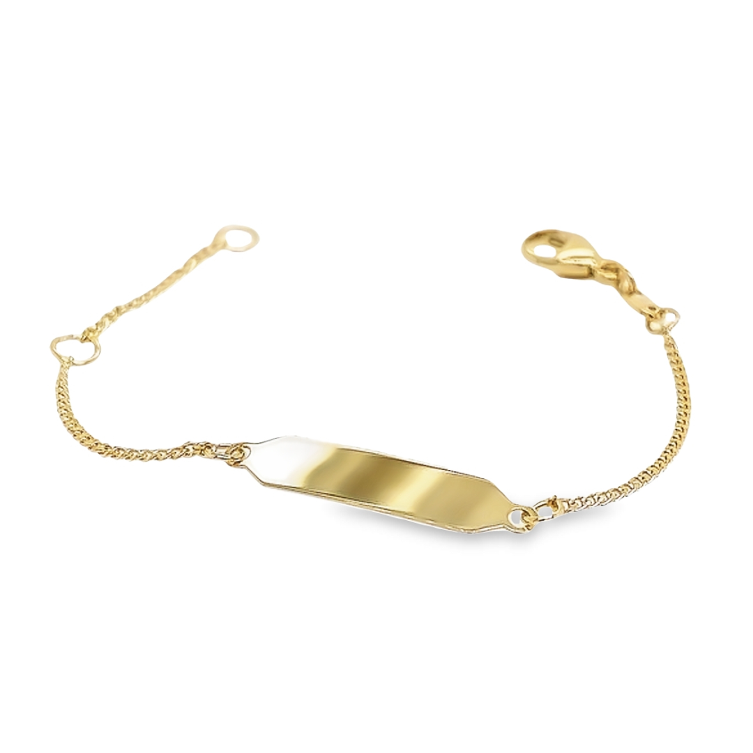Deze 14-karaats geel gouden plaatarmband heeft een erg fijne uitstraling. De bovenzijde van de graveerplaat is glad gepolijst. Het armbandje is verstelbaar van 11cm tot 13cm.