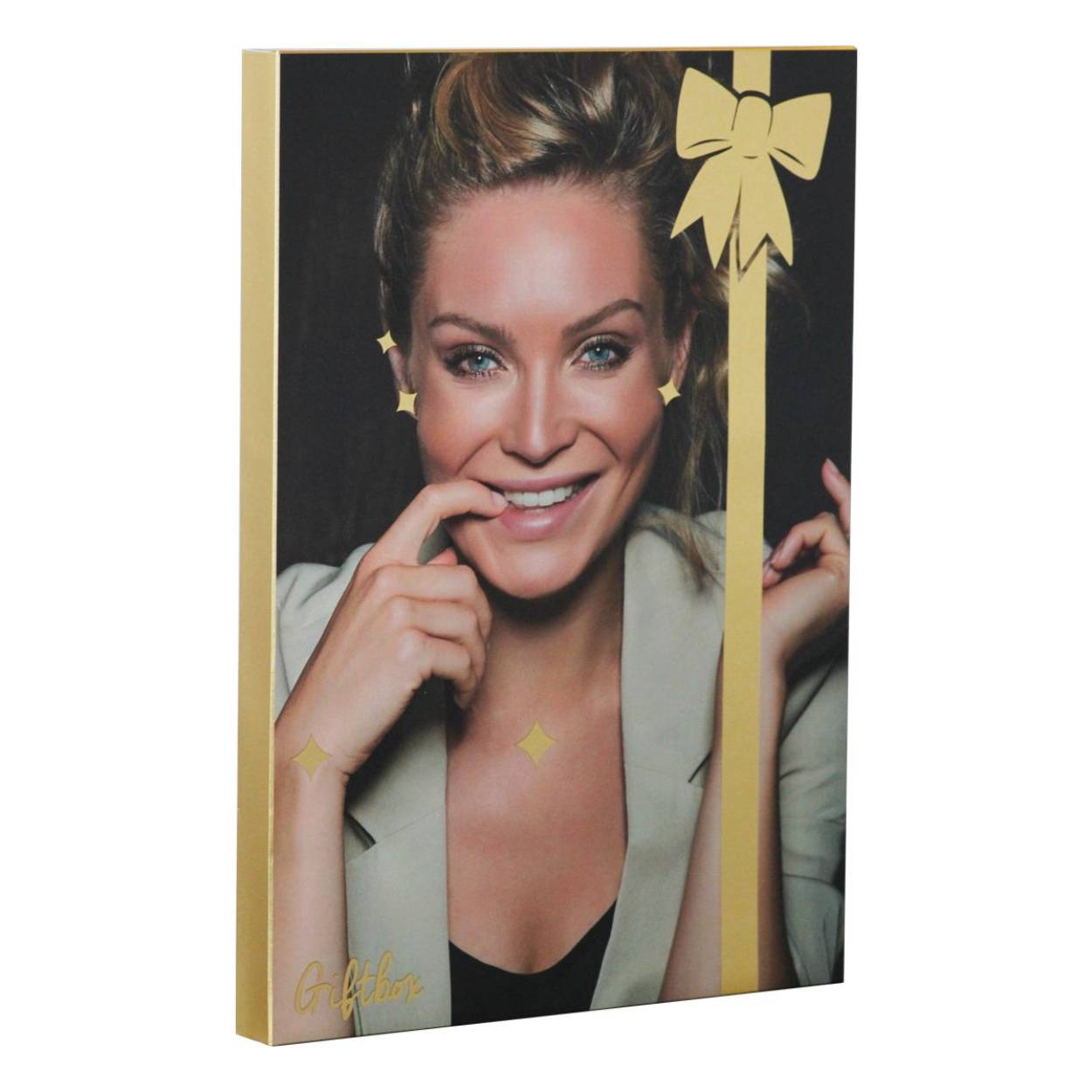 Giftbox met diverse gold plated sieraden. Bekijk de foto om te zien wat er in de giftbox zit.