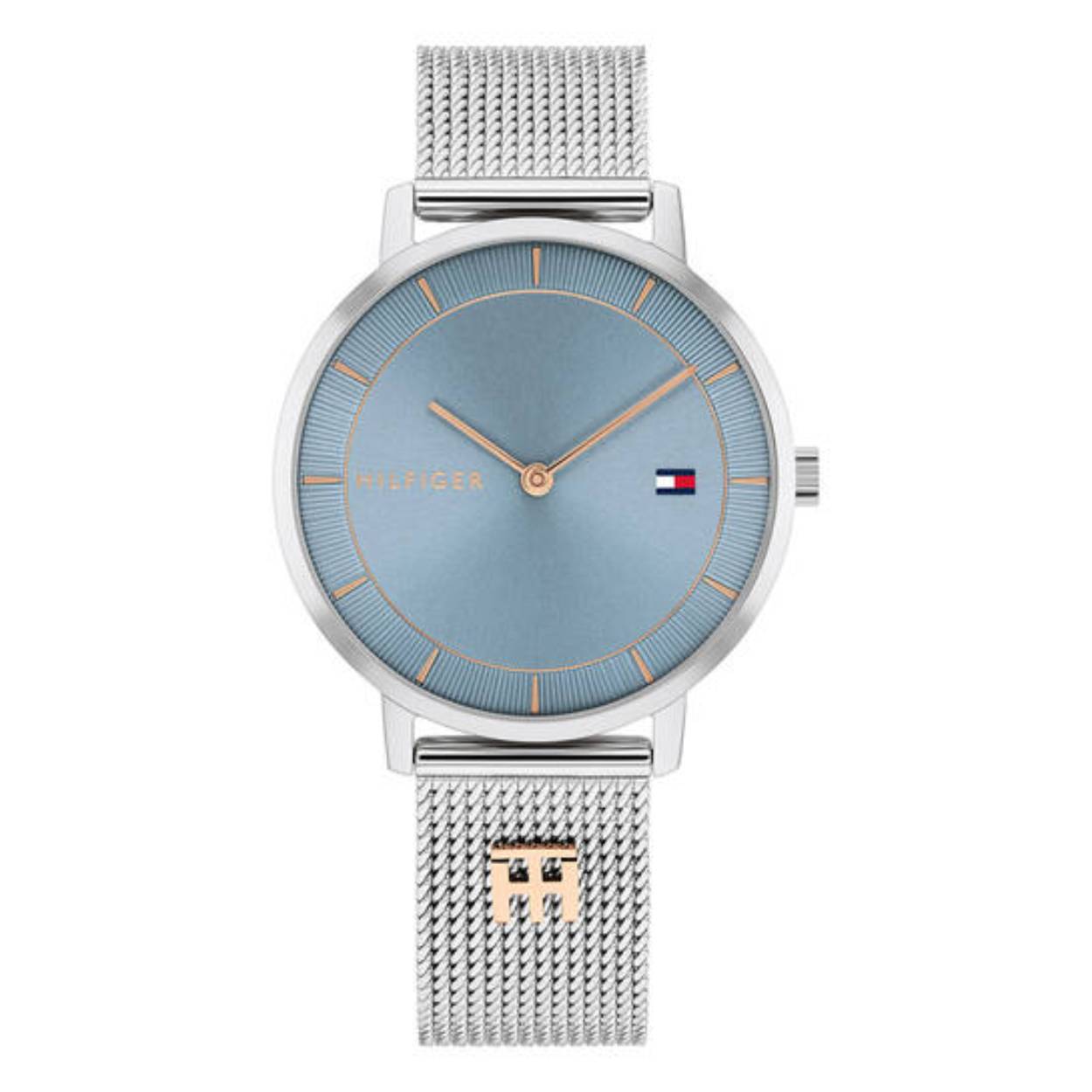 Tommy Hilfiger TH1782738 Horloge Dames Staal Zilverkleurig 35mm
Dit specifieke horloge van Tommy Hilfiger uit de Tea serie met artikelnr: TH1782738 is een casual horloge die zeker niet in je collectie mag ontbreken. Het stalen dameshorloge heeft een ronde zilverkleurige kast met een gladde bezel. Het horloge heeft een blauwe rijke sunray wijzerplaat met een ingestanste buitenzone met fijne plisséprint.. De zilverkleurige milanese band is op lengte verstelbaar, heeft een druksluiting en heeft een toegepaste TH-charme op de band die rosékleurig is. Het horloge heeft een mineraalglas, een doorsnee van 35mm en is 3ATM.  

Het merk:
Sinds de lancering van het merk in 1985 is Tommy Hilfiger wereldwijd bekend geworden als pionier van de klassieke Amerikaanse coole stijl. Geïnspireerd door de iconische popcultuur en het Amerikaanse erfgoed. De dames en herencollectie van dit seizoen bestaan uit minimalistische silhouetten en rustieke lederen details. De herenhorlogecollectie biedt iconische uurwerken met roestvrijstalen, lederen en siliconen banden.

Specificaties:
- Mineraalglas
- Ronde kast 35mm
- Zilverkleurige horlogekast
- Blauwe wijzerplaat
- Zilverkleurige milanese band
- 3ATM