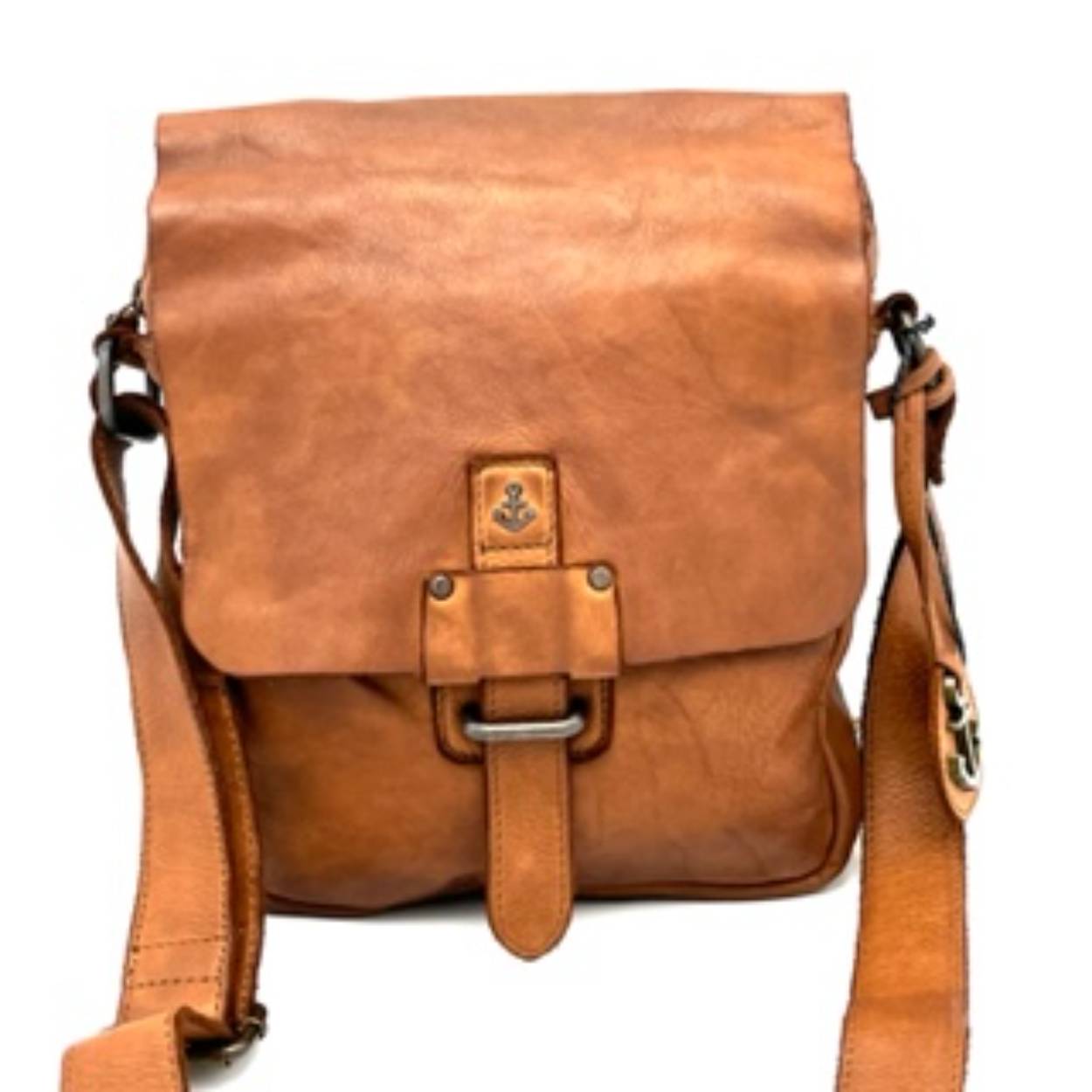 Deze leren schoudertas heeft aan de voorkant en achterkant een vak ook kunt u de schouderband verstellen. Aan de binnenkant vind u nog drie vakken. 

Afmetingen:
hoogte 24cm x breedte 21cm x diepte 6cm
