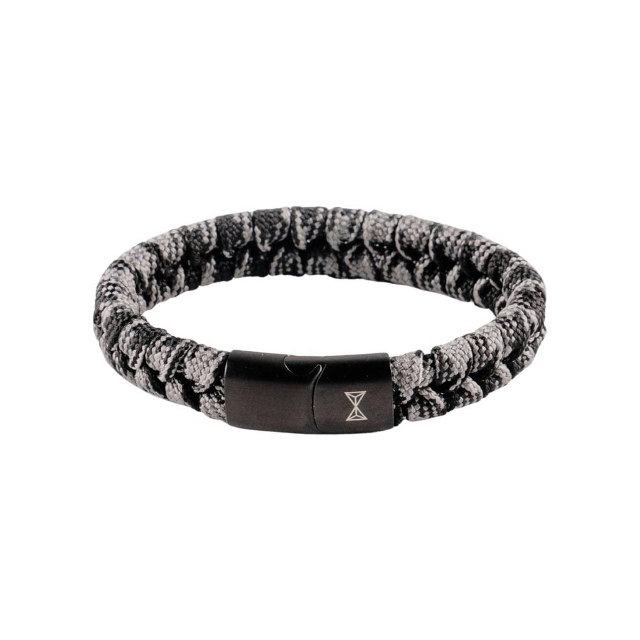 Deze armband is van het merk AZE Junior. Het is een jongenssieraad gemaakt van canvas. De armband is grijs van kleur.
De verdere specificaties van dearmband zijn als volgt:
Glans : Nee
Productmaat : 165
Sluiting: Magneet-slot