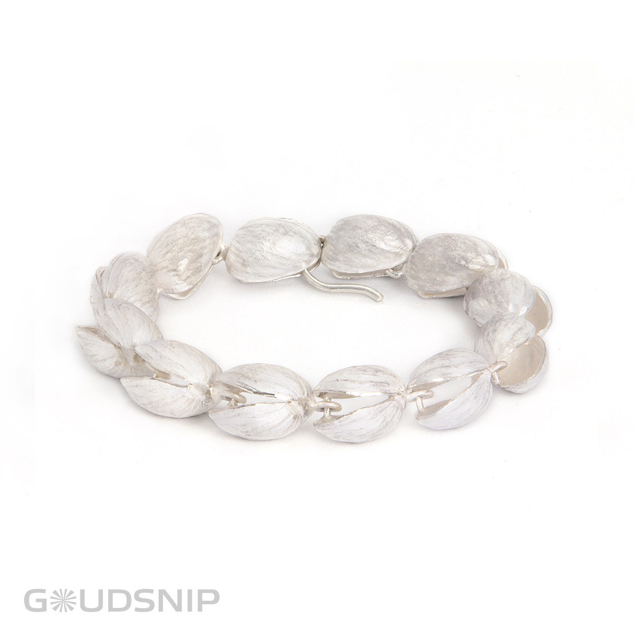 Bijzondere armband gemaakt in ons eigen atelier
