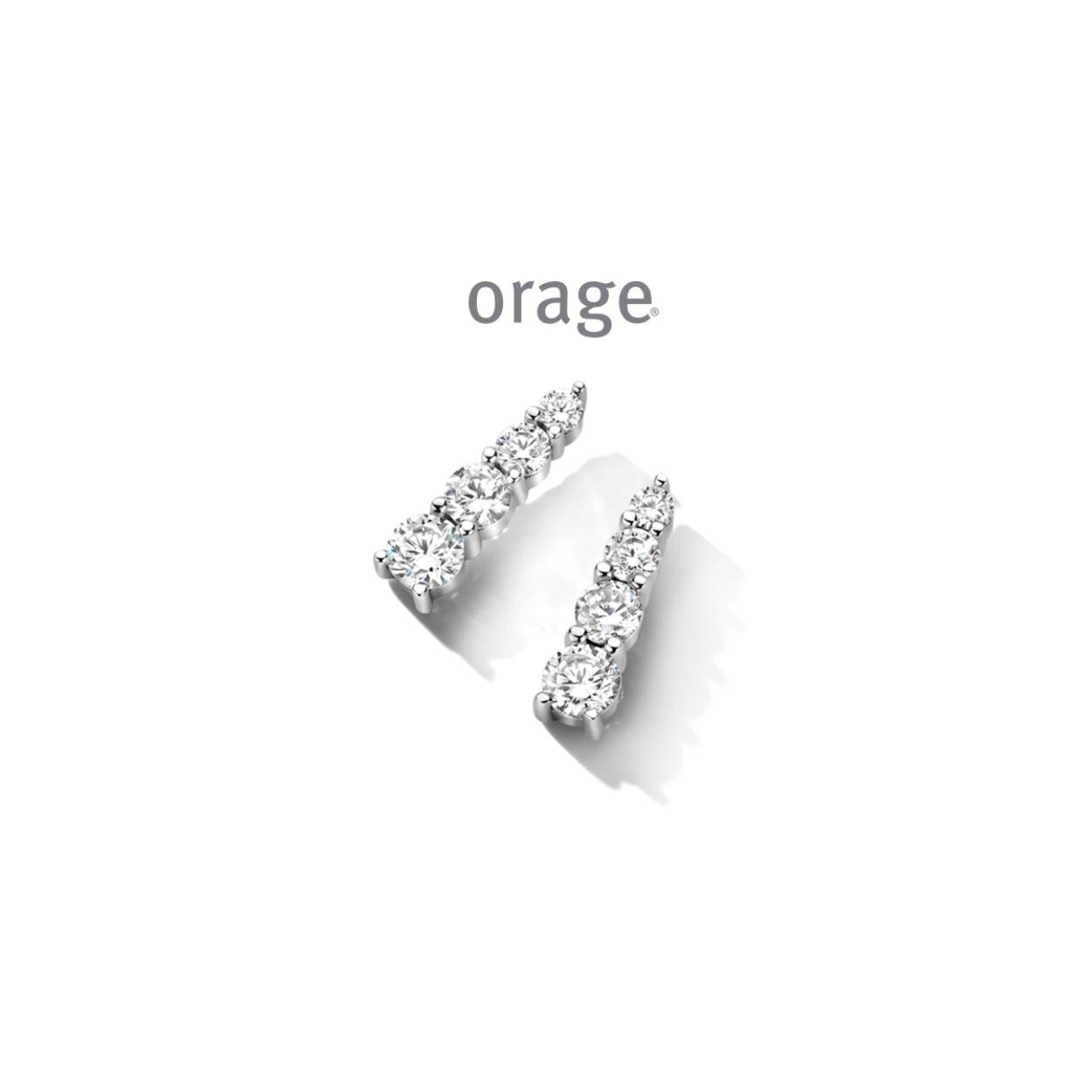 Zilveren oorstekers met zirkonium van Orage
Bijhorende collier en ringen ook verkrijgbaar van deze set.