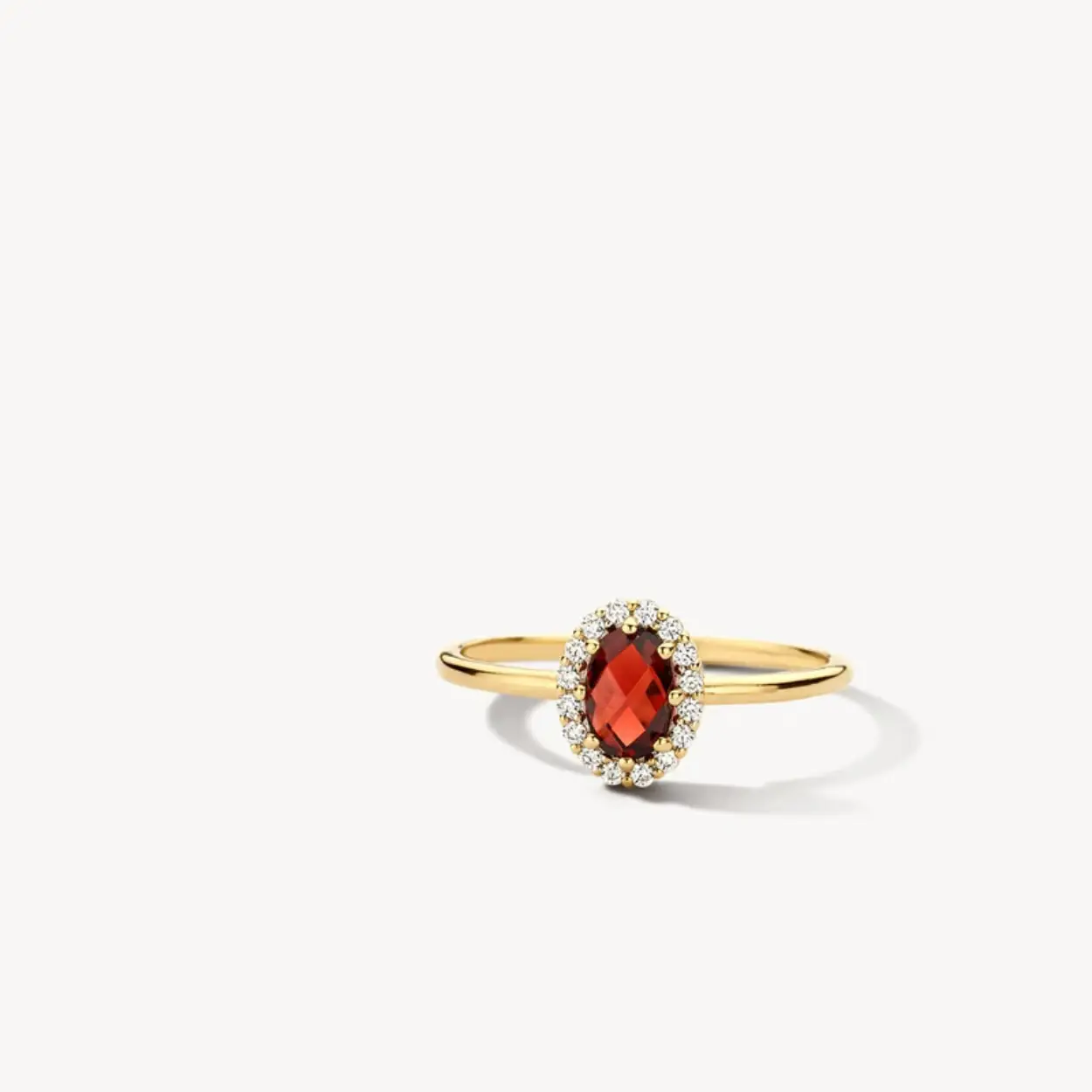 Alle sieraden van Blush zijn met aandacht en liefde gemaakt van 14k goud - geel, rosé of wit. Hoge kwaliteit waarvan je jarenlang plezier hebt staat bij ons voorop net als de mogelijkheid om eindeloos te mixen en te matchen. Een sieraad van Blush is een cadeau voor jezelf of een ander en komt daarom altijd in een cadeauverpakking.