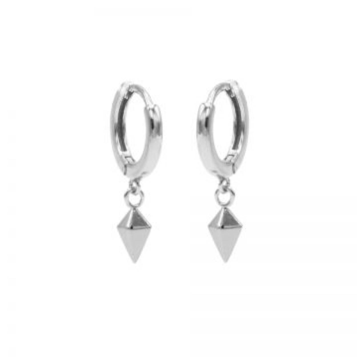 Karma hinged symbols hoops. Mooie creool met clip sluiting en de hanger hangt onder de oorbel in een klein ringetje. De oorbellen zijn verkrijgbaar in 3 verschillende kleuren, Rose, Goud en Zilver. De lengte van de totale oorbel is 26mm. Karma sieraden worden gemaakt van de beste materialen. Karma oorbellen staan heel leuk in jouw earparty en kunnen bij elke gelegenheid worden gedragen