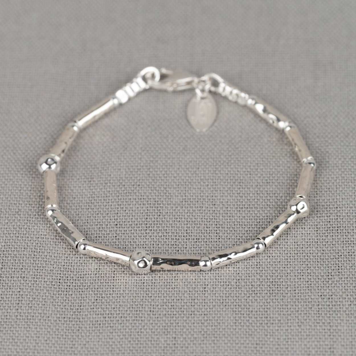 Armband gemaakt van 925 sterling zilveren balletjes en buisjes. Combineer deze armband met het bijpassende collier!