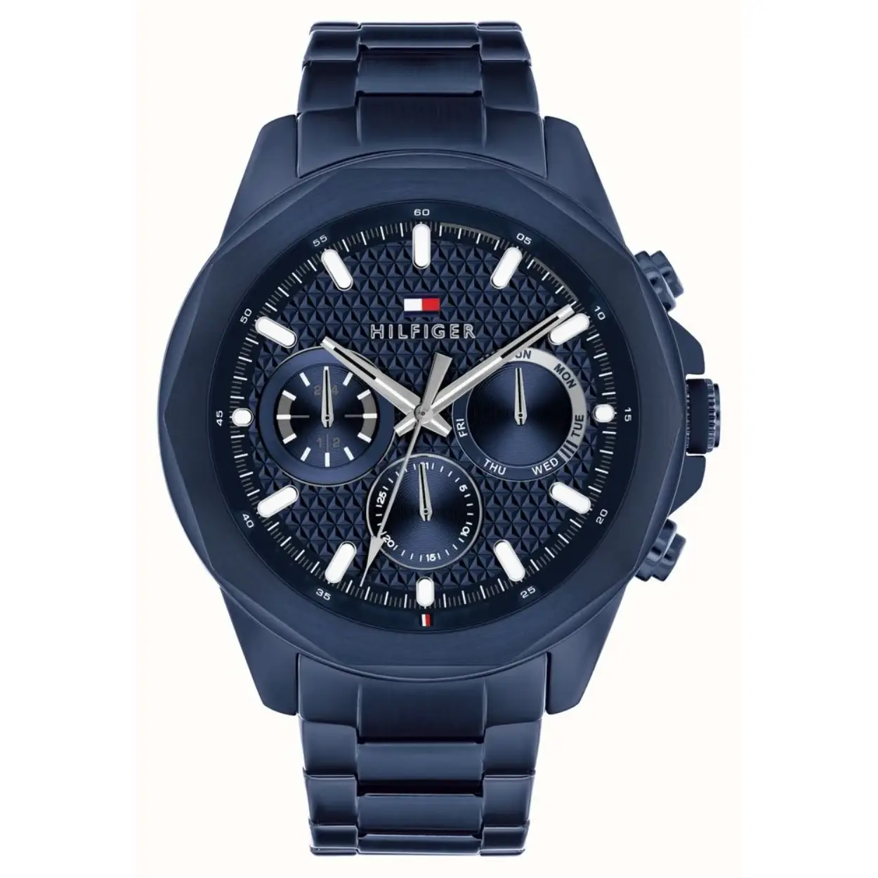 Dit stoere Tommy Hilfiger Heren Horloge heeft een donkerblauwe wijzerplaat met zilveren accenten en een roestvrijstalen donkerblauwe band. Het horloge is waterbestendig tot 50 meter en heeft een datum- en dag aanduiding. Maak een statement met dit prachtige horloge!