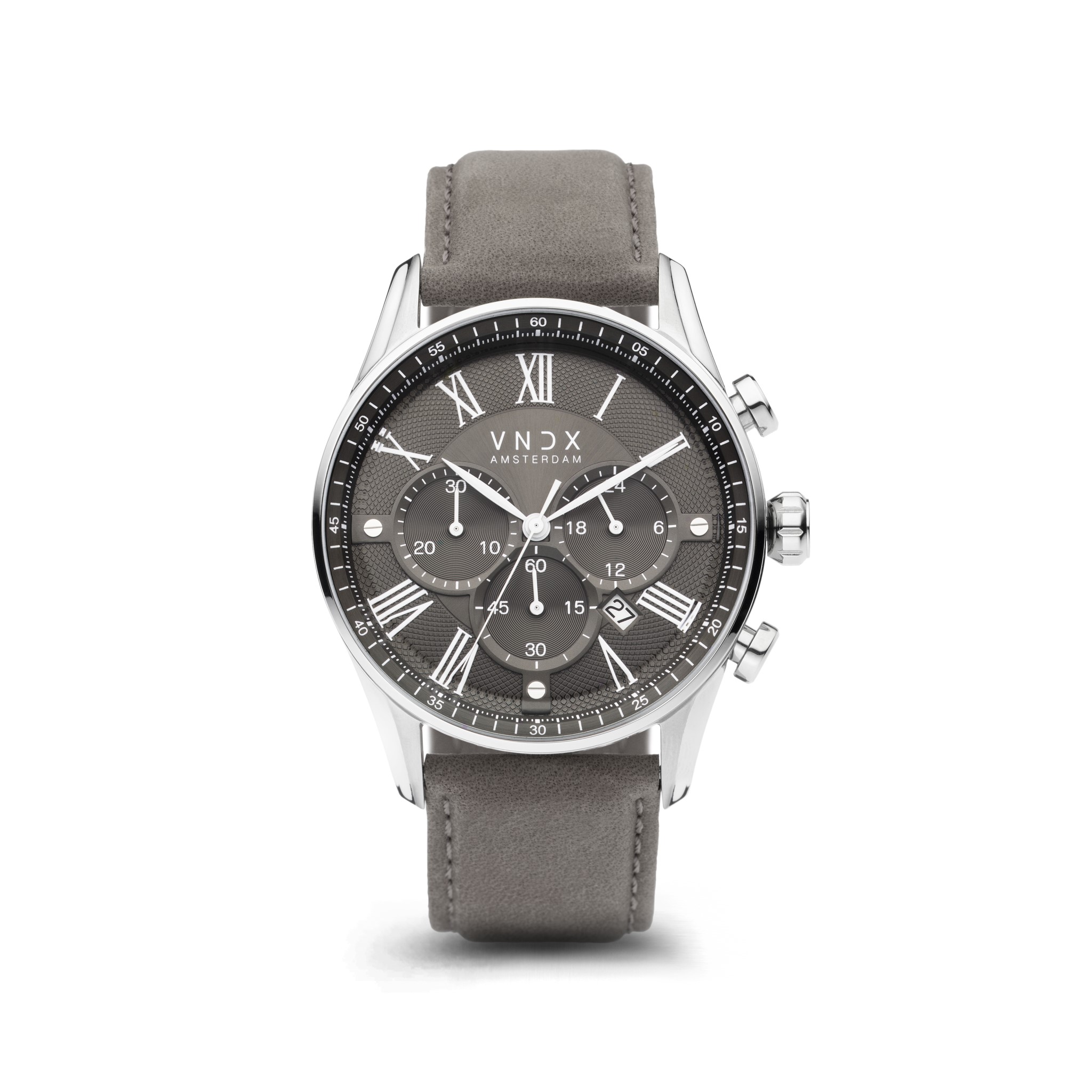 The Chief Grijs, een stijlvol en tijdloos horloge voor iedere gelegenheid. De solide stalen kast is tot in de details gevuld met de wijzerplaat. Met zijn diameter van 45 mm is deze ‘Chief’ voorzien van verschillende functies. Aangedreven door een krachtige chronograaf.

De gevarieerde grijze wijzerplaat is voorzien van een stopwatch, een datum aanduiding en een 24-uurs klok. Zo is The Chief net als zijn naam een allrounder. Door zijn tijdloze Romeinse index, straalt de klasse ervan af.

De sterk lederen grijze band sluit zich perfect aan op de pols, middels de gesp is het horloge eenvoudig op maat te dragen. Zo neem jij samen met The Chief de controle over je leven.

Wandel je eigen weg, sta achter je eigen keuzes en vertrouw dat de tijd zal leren. Het is nooit te laat om je eigen baas te zijn!