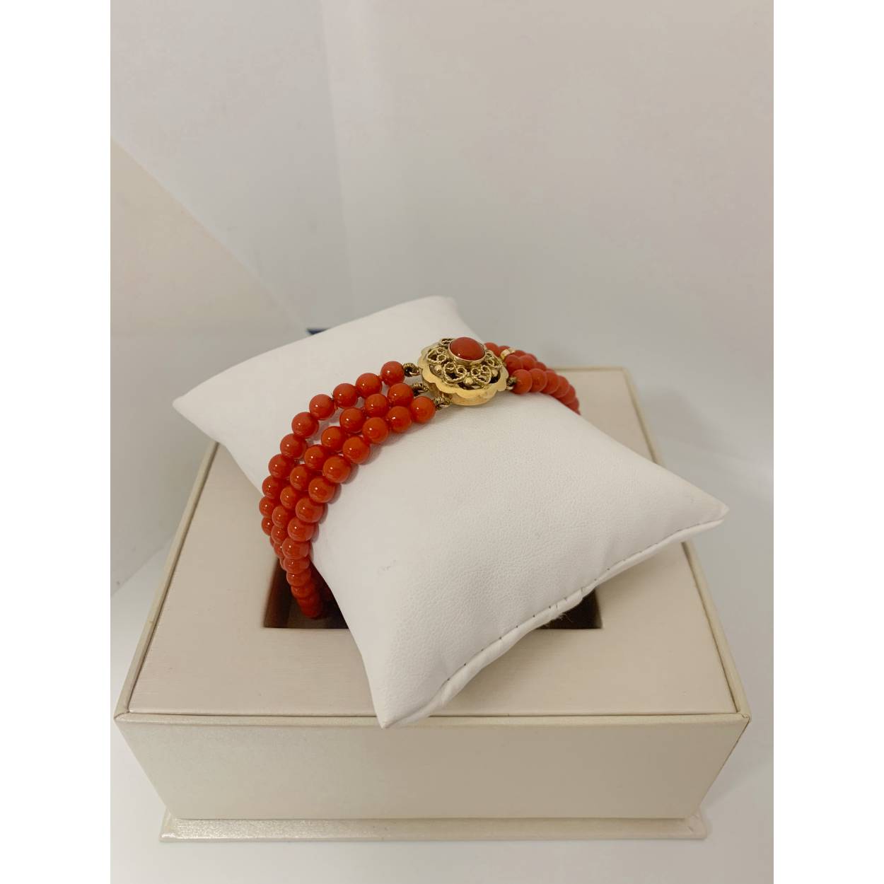 VINTAGE bloedkoraal armband met gouden sluiting 