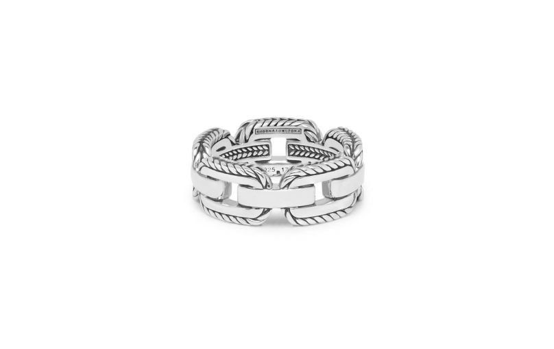 Deze stevige Barbara Link ring is afgeleid van de Barbara Link armband en bestaat uit stoere schakels. Een perfecte combinatie samen of om alleen te dragen. Handgemaakt van 925 sterling zilver en tijdloos zoals alle items uit onze collectie. Deze ring valt in de categorie brede ringen.