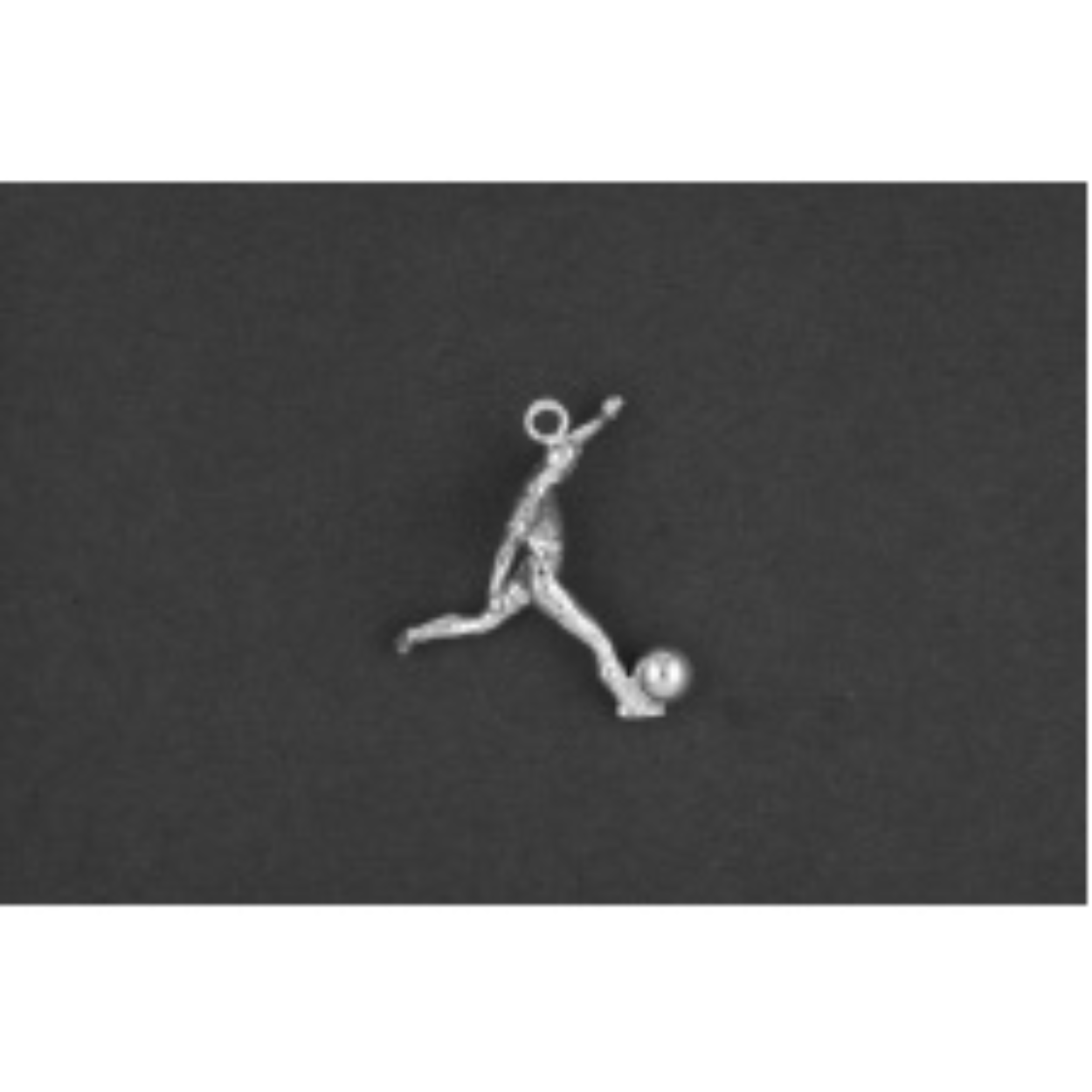 Voetballer zilver
De bedel maat is in mm Lengte x Hoogte
± L 18.51 x H 18.65