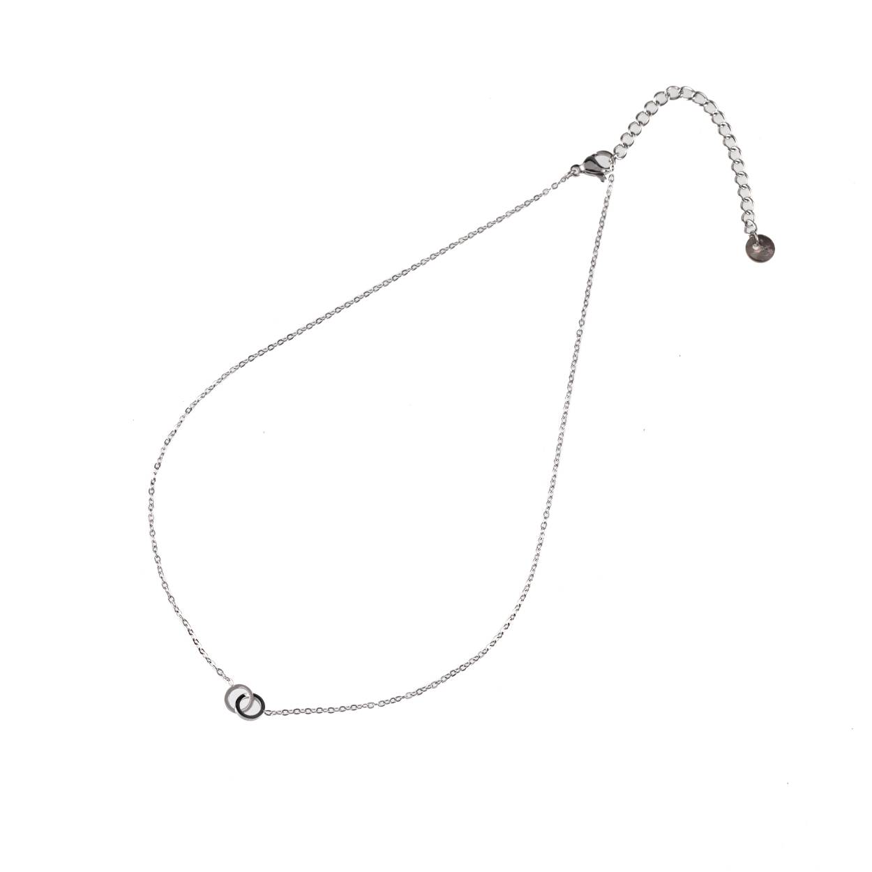Een ketting is een sterk accessoire. Het maakt een outfit helemaal anders én helemaal af. Op dit moment vind je in onze collectie vooral fijnere stainless steel kettingen – perfect om meerdere kettinkjes samen en bij elkaar te dragen. 
Al onze kettingen zijn gemaakt van hoogwaardig stainless steel. De plating blijft daarom heel lang mooi en je kunt onze kettingen gerust dragen tijdens het douchen en sporten. Onze stainless steel kettingen herken je makkelijk aan de kraftbruinen kaartjes op onze molens.