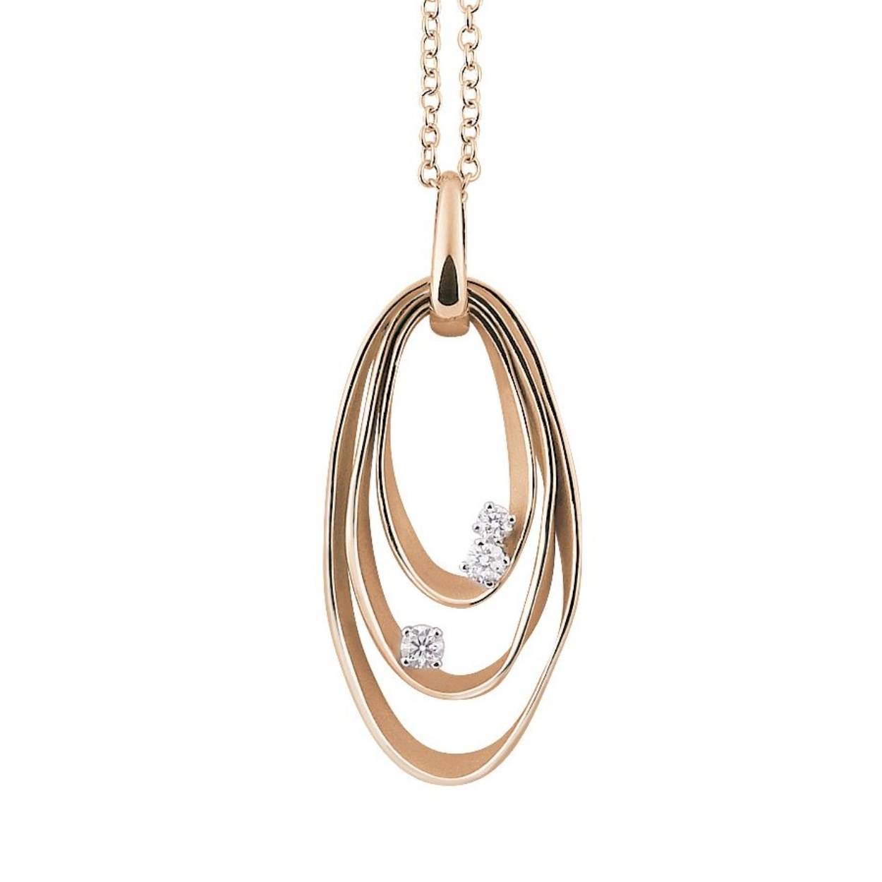 Dit speciale collier met hanger bestaat uit 3 lagen met een fluweelachtige afwerking. Het collier heeft een draaglengte van 45cm en is vervaardigd uit 18 karaat goud. De unieke kleur van de hanger is een creatie van Annamaria Cammillia na jarenlang onderzoeken en experimenteren. Het resultaat van deze experimenten zijn 8 unieke kleuren goud. De kleur Orange Apricot is een zachte oranje kleur, zo delicaat als de kleur van een abrikoos. Voor een verfijnde impact op de huid. De hanger is bezet met 3 briljant geslepen diamanten met een totaalgewicht van 0,17ct (Kleur G, zuiverheid VSI).

Referentienummer: GPE1245J