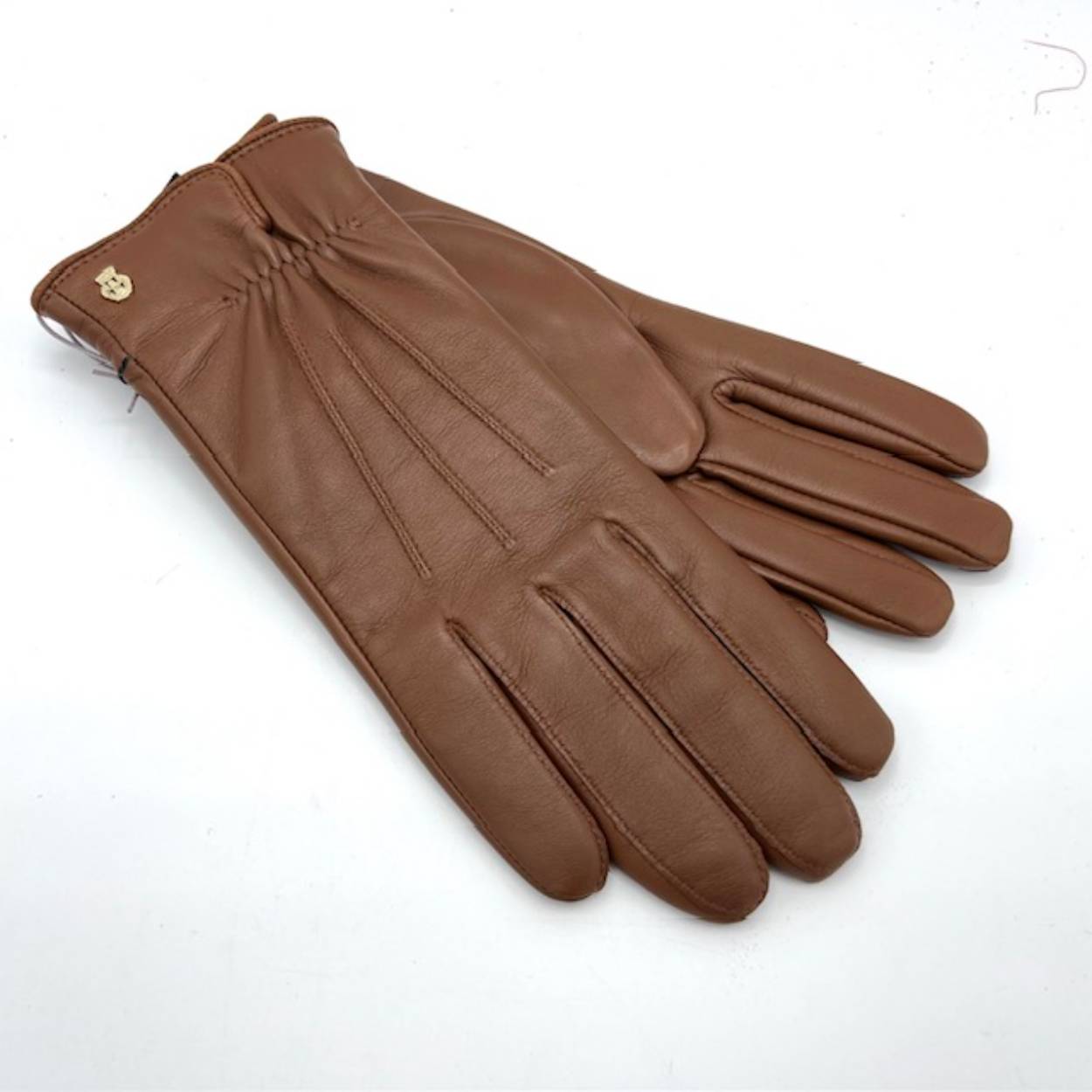 Fijne zacht lederen handschoen met voering van 90% wol en 10% cashmere.
Heerlijke warme handen tijdens de frisse ochtend, overdag of avond.