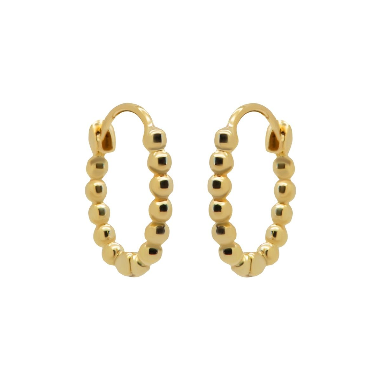 Dit is onze Square Dots-oorbel. Deze oorbel maakt je dagelijkse outfit zeker af! Onze oorbellen zijn verkrijgbaar in zilver of met een 14K gouden plating. 