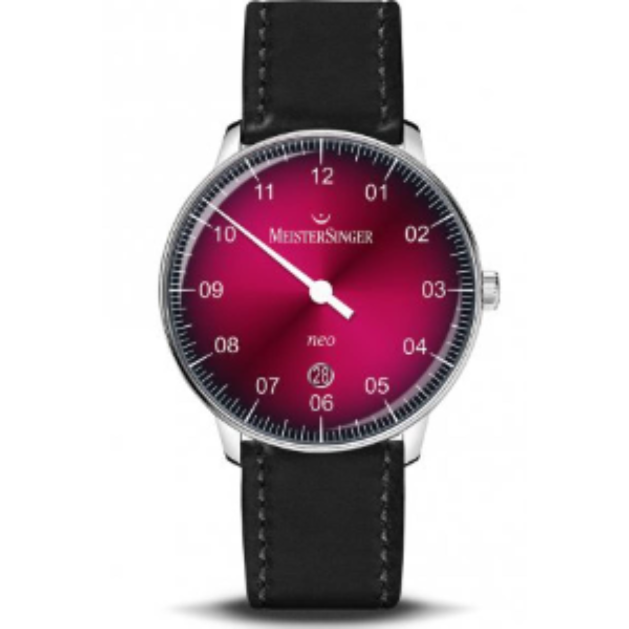 De Neo Plus is de grote zus van een MeisterSinger-klassieker, de Neo. Met een diameter van 40 millimeter is hij aanzienlijk groter, maar met de typische kenmerken van de Neo - de smalle bezel, het gewelfde Hesalite-glas en de functionele typografie - straalt de Neo Plus dezelfde discrete elegantie uit.