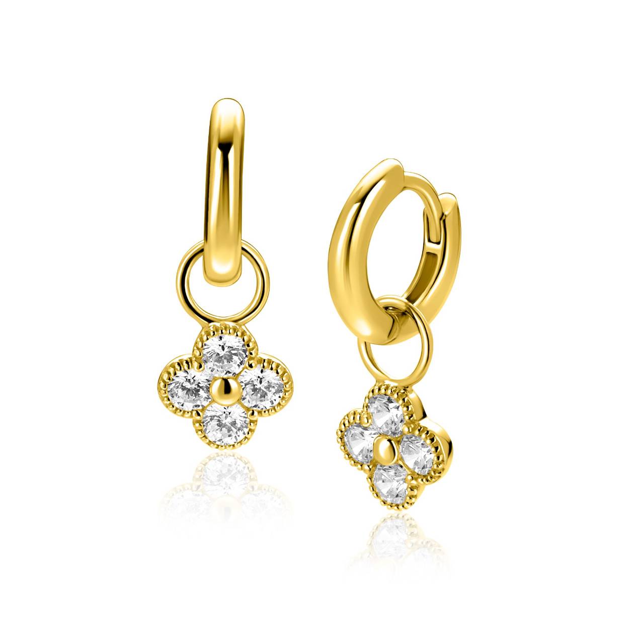 ZINZI gold plated zilveren oorbedels met klavers, bezet met witte zirkonia's. De klavers zijn 8mm groot. De oorbedels zijn vervaardigd van eerste gehalte zilver (925) en extra geel verguld. Oorbedels zijn zonder oorringen geprijsd.