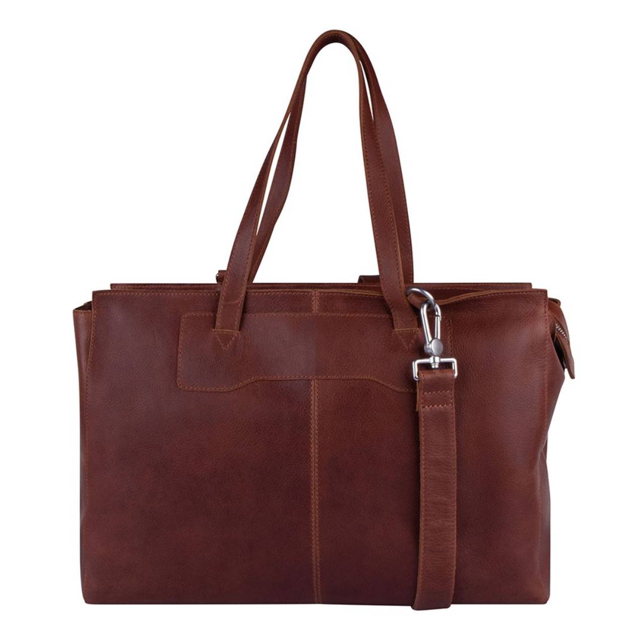 Deze laptoptas uit de serie Stalwart heeft een groot laptop vak voor een 15.6 inch grote laptop. Daarnaast nog voldoende ruimte om een map of andere spullen te vervoeren. Ideaal voor naar kantoor of naar school.

Afmetingen:
Hoogte 41cm x diep 15cm x breed 41cm