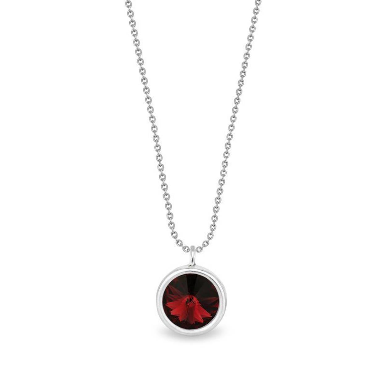 Maak je looks compleet met deze prachtige Birthday Necklace  van SPARK Jewelry voor dames. De kleur Granaat staat voor de maand Januari.

Mooie zilveren anker schakel ketting met zilveren hanger met een rode, facetgeslepen Swarovski kristal (ø6mm) waar achter een rond zilveren plaatje zit. Aan het einde van de ketting hangt rode facetgeslepen Swarovski kristal.
De necklace is gemaakt van 925 sterling zilver. Om een mooie glans te behouden zijn alle sieraden van Spark gerhodineerd.

Maak je look helemaal af door te combineren met de Earrings. Spark Small Bonbon Birthday Studs Spark Small Bonbon Birthday Studs Robijn KR1122SS29SC.