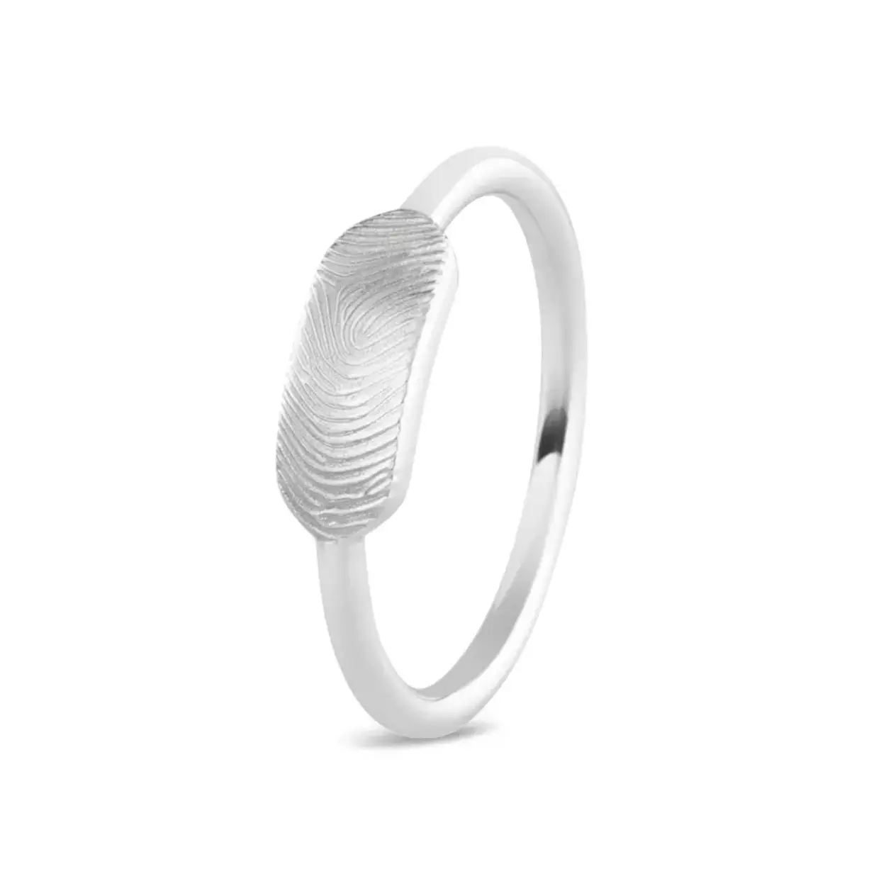 Graveer ring. In deze ring kunt u bijvoorbeeld een vingerafdruk, naam, initialen, voetafdrukje of een pootafdrukje laten laseren.