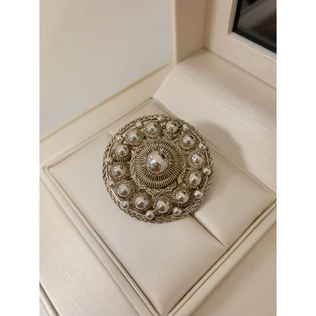 VINTAGE zilveren broche - zeeuwse knop