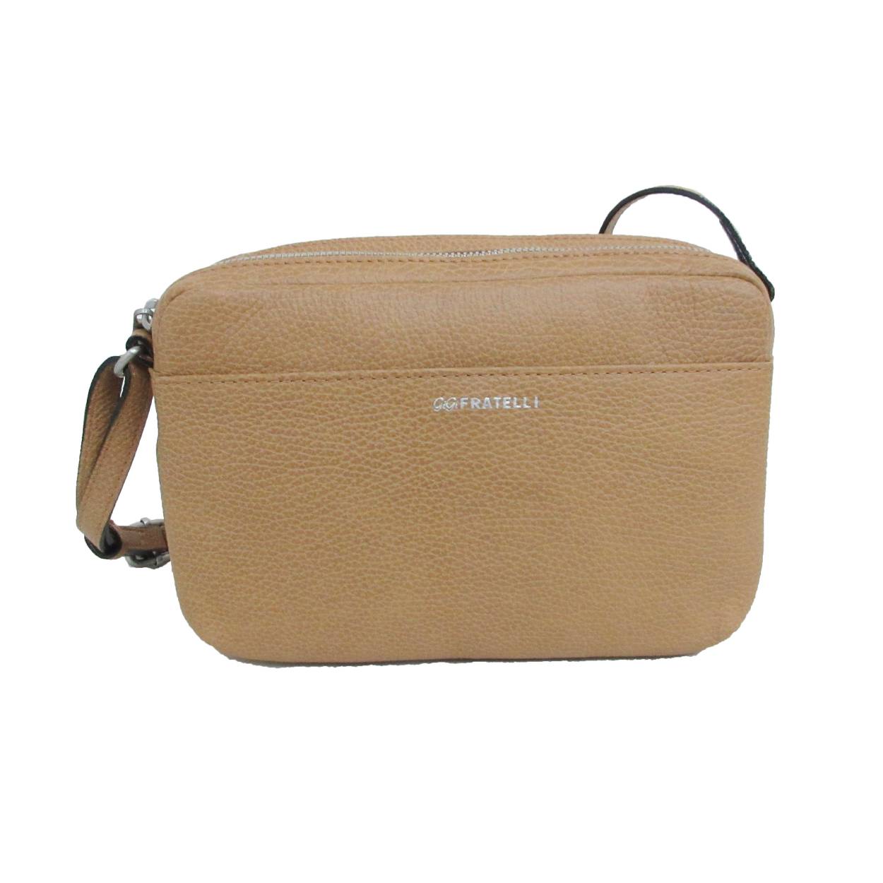 Crossbody tas met meerdere vakken en verstelbare schouderband

Op zoek naar een praktische én stijlvolle tas? Deze crossbody tas is perfect voor dagelijks gebruik dankzij het slimme design en de handige indeling.

Productdetails:

Voorvak met druksluiting

Twee hoofdvakken met ritssluiting

Ritsvak en insteekvak aan de binnenzijde

Achtervak met ritssluiting

Verstelbare schouderband

Zilverkleurige details voor een elegante look

Met deze tas houd je al je essentials overzichtelijk en veilig opgeborgen.

✅ Volledige garantie via onze klantenservice

Bestel nu en ervaar het gemak van georganiseerd onderweg zijn!



Afmetingen:
Hoogte 16cm x breed 22cm x diep 8.5cm