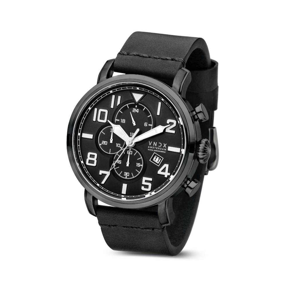 Dit stoere horloge uit de City Cowboy collectie  LB48088-01 is een echte tijdloze klassieker. Dit horloge combineert een zwarte stalen kast met zwarte wijzerplaat en een eveneens zwarte Italiaanse lederen band.