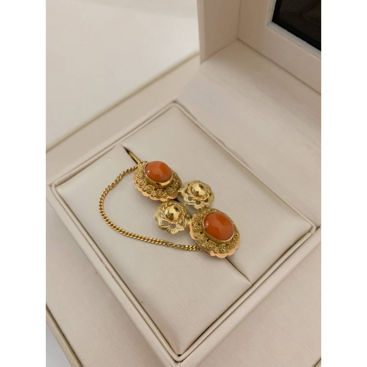 VINTAGE 14K geelgouden broche / bloedkoraal