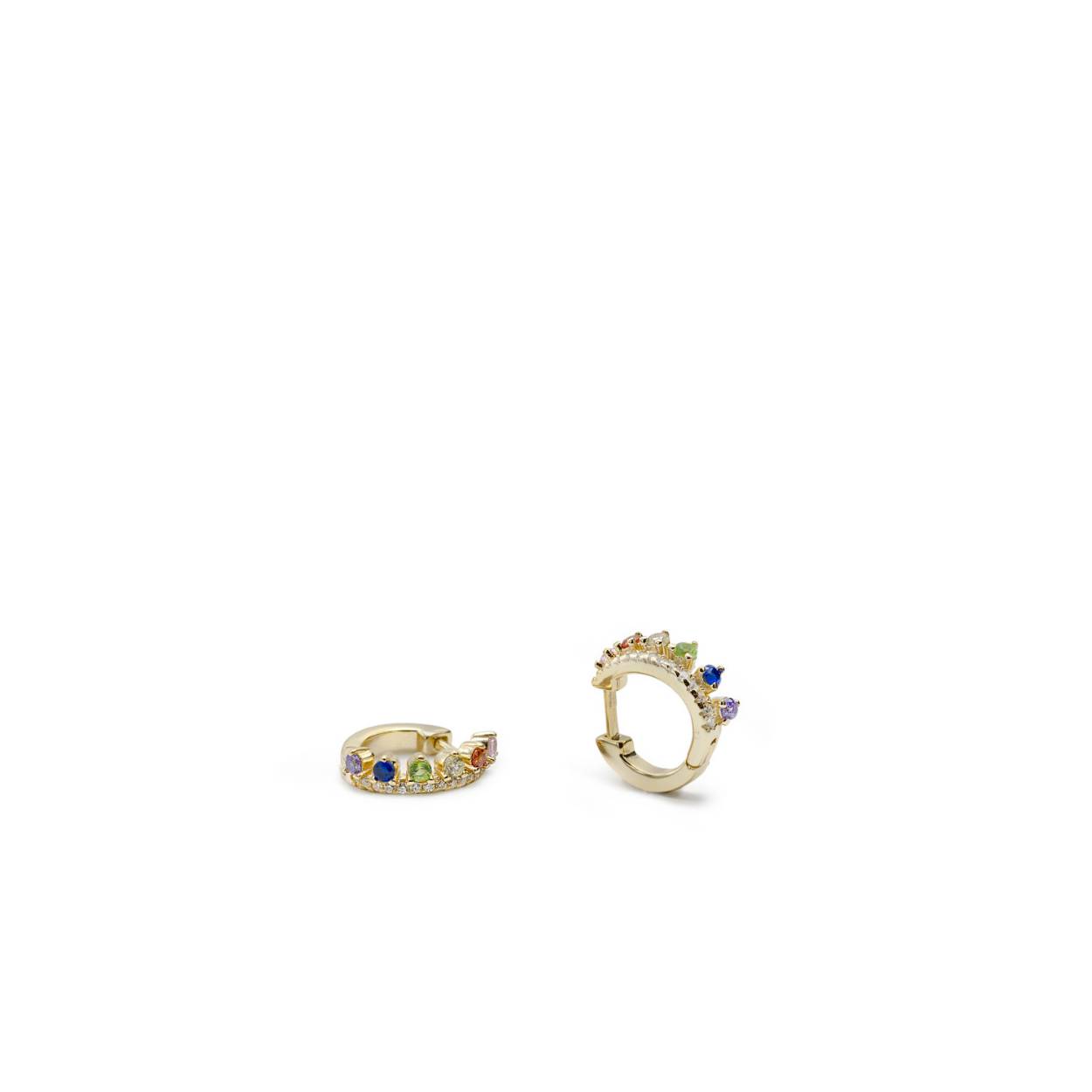 Welcome to the color revolution; You can make unique combinations with both your daily outfits and party looks. Gold-plated silver hoop earrings made up of multicolored gems in pink, orange, yellow, green, amethyst and lavender quartz. Ideal to combine with the ring and bracelet. Dare yourself!