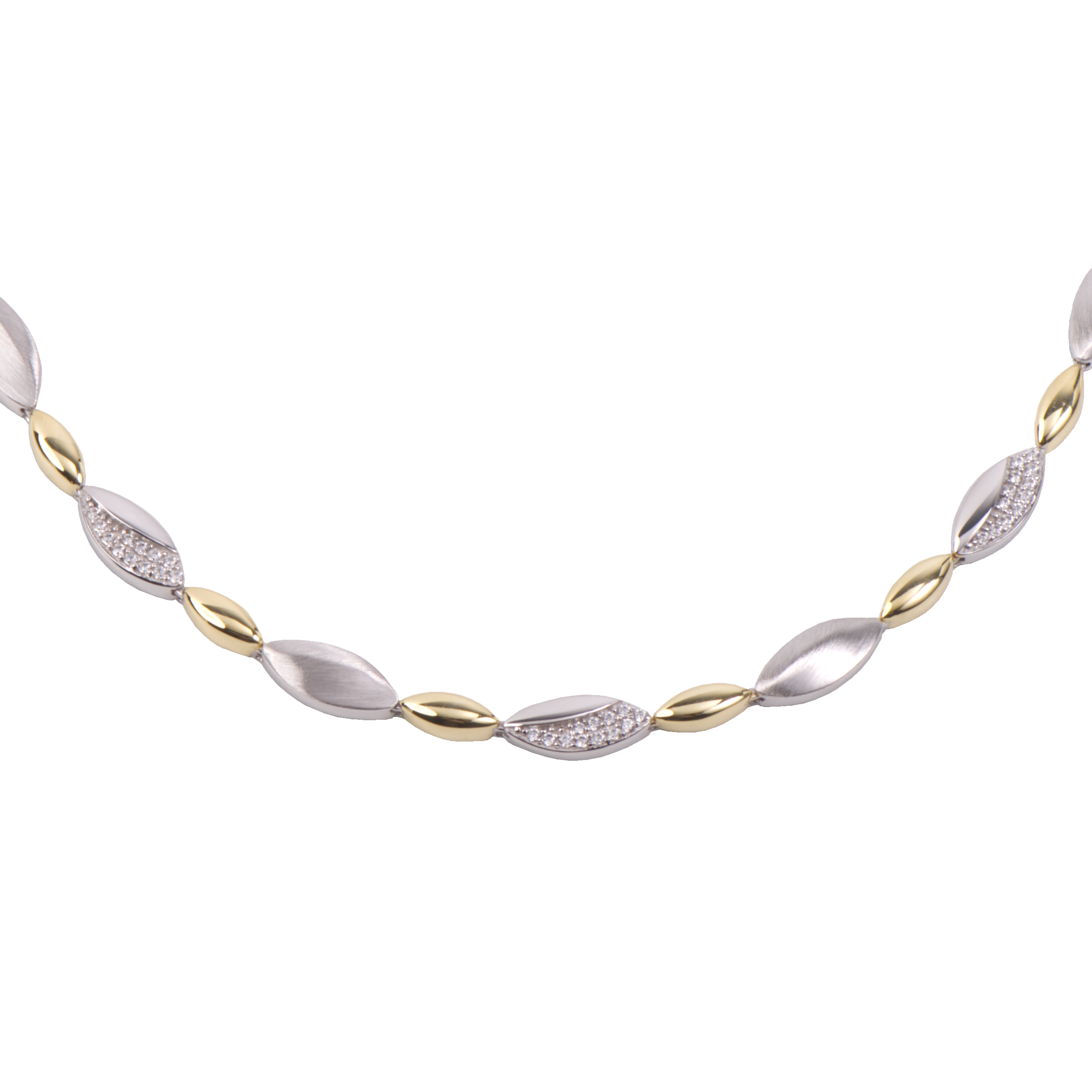 Dit collier is gemaakt van 925 zilver. Het collier is gedeeltelijk gematteerd en gedeeltelijk glad gepolijst, de combinatie van mat/ glans geeft dit collier een erg mooie uitstraling. De glanzende schakels zijn gedeeltelijk gezet met zirkonia steentjes. De kleinste schakels zijn zilver verguld (goudkleur). Ook heeft het collier heeft een stevig karabijnslot.