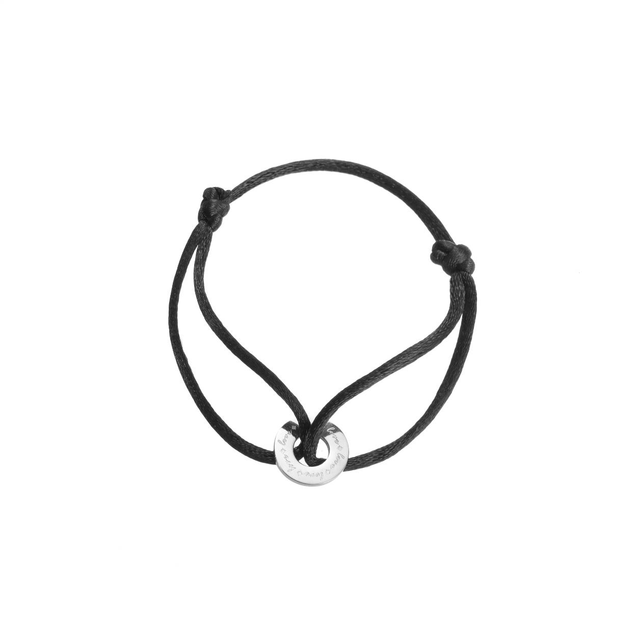 Elke keer weer gaan we op zoek naar de mooiste kleuren om jouw armparty helemaal compleet te maken. Van simpele subtiele kralenbandjes tot bredere statement stukken, we ontdekken steeds weer de nieuwste trends en passen deze toe in al onze designs.

De vele ontwerpen armbanden in onze collectie zijn goed met elkaar te combineren om een leuke armparty te creëren, maar ook met 1 armband maak je je outfit al compleet.

Waar onze bijoux armbanden vaak net wat stoerder zijn, vind je in onze stainless steel collectie (te herkennen aan de kraftbruine kaartjes) dunnere en fijnere armbandjes.