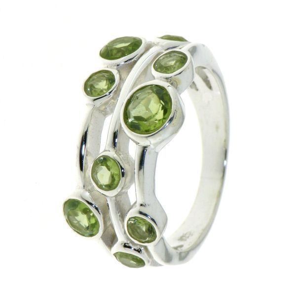 Zilveren ring met Peridot. Echte edelstenen. Mt 18+