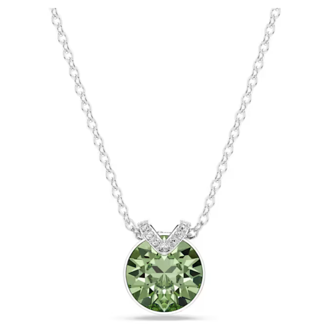 Deze fascinerende hanger trekt alle ogen dankzij het centrale groene kristal in een zetting met rhodium toplaag. Glinsterende pavé maakt het sieraad nog mooier, terwijl de delicate ketting pure elegantie uitstraalt. Draag het met de bijpassende oorbellen voor een prachtige combinatie.