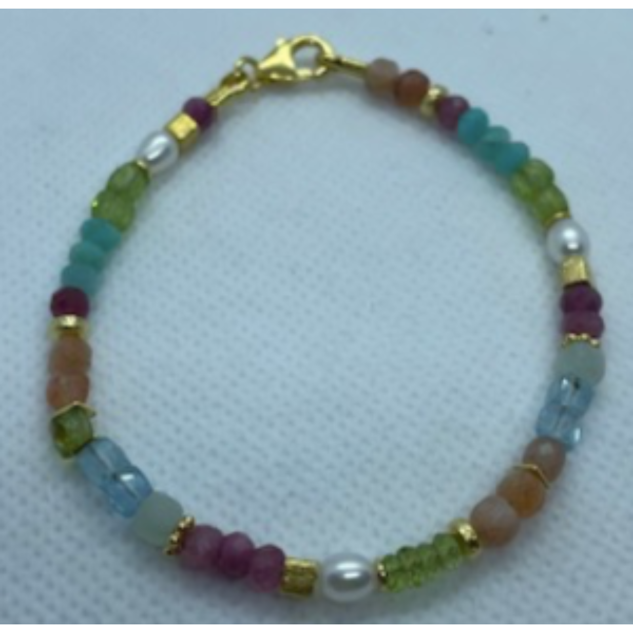 armband met pastel edelstenen en parels