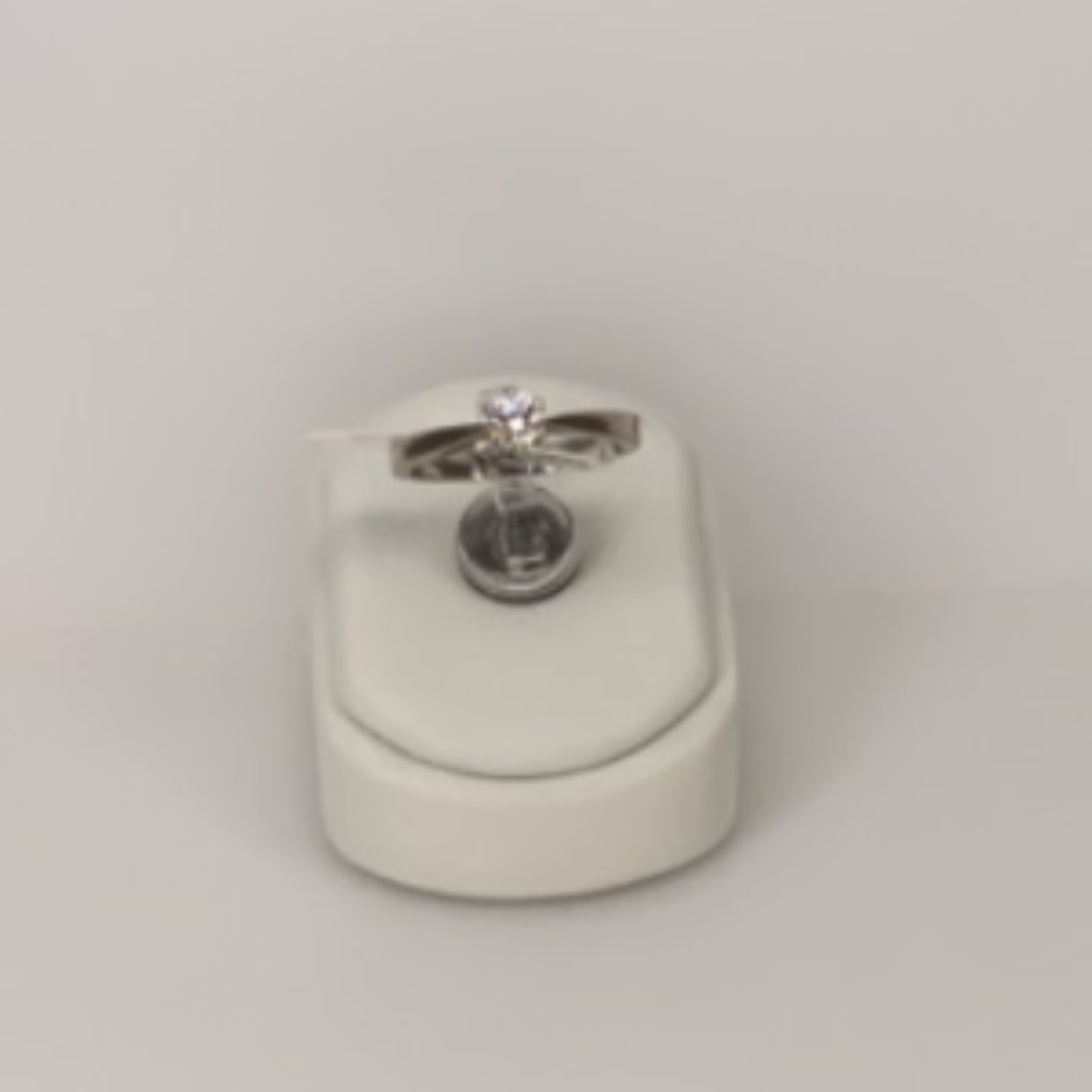 MT 15.25 WITGOUD SOLITAIR RING 0.18 CRT F/G-VS