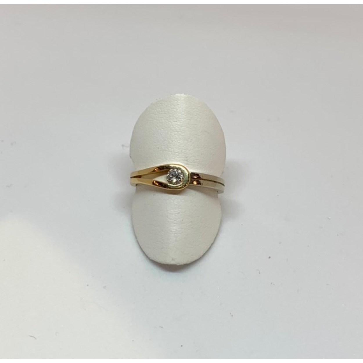 14k gouden ring 0.15 ct